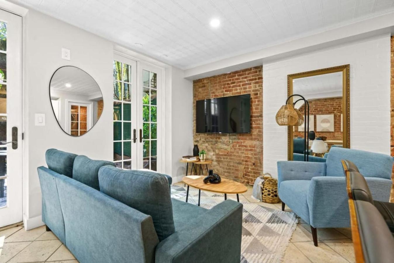 Newly Renovated 2br W Rare Private Backyard And Bbq Hébergement de vacances New York