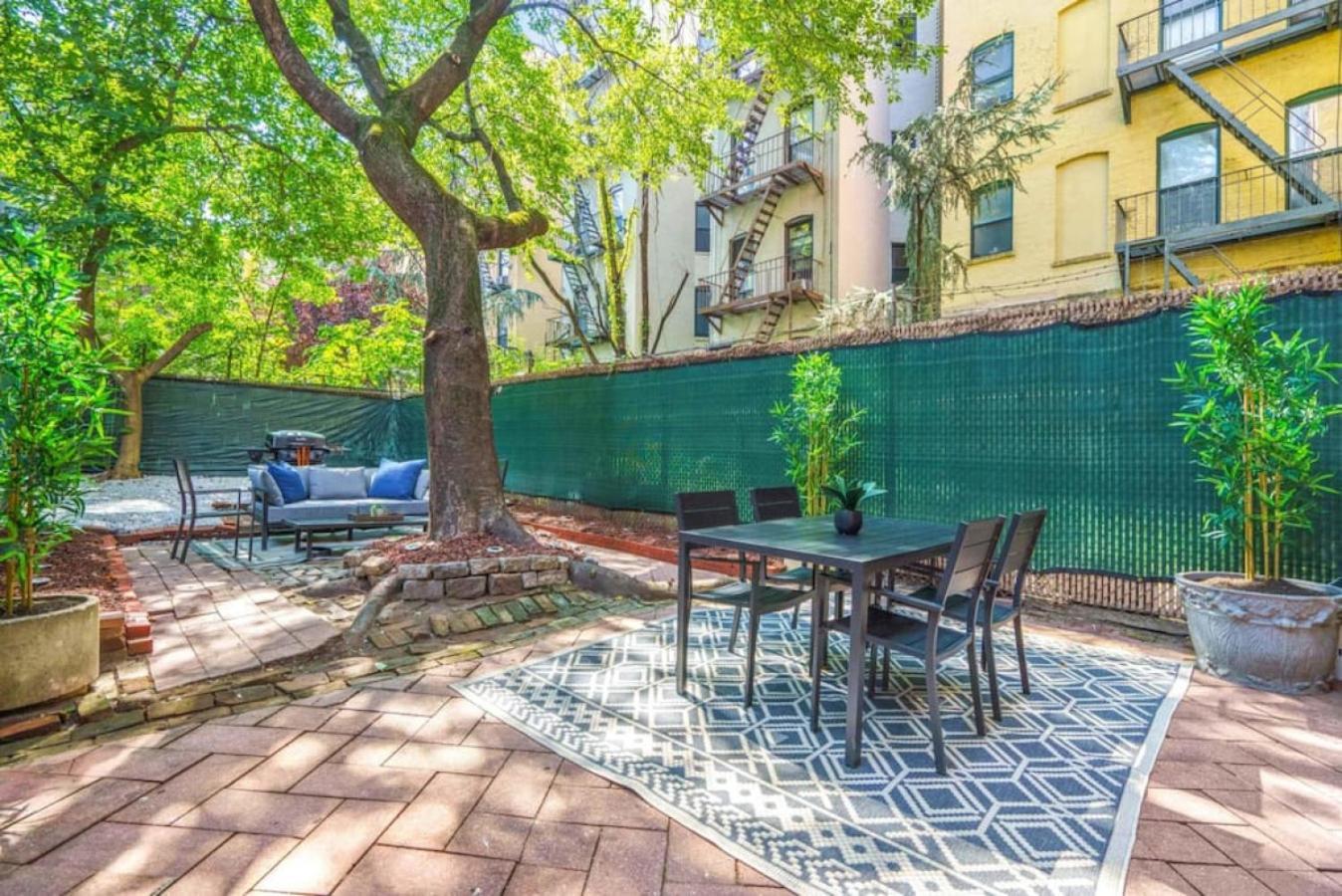 Newly Renovated 2br W Rare Private Backyard And Bbq Hébergement de vacances