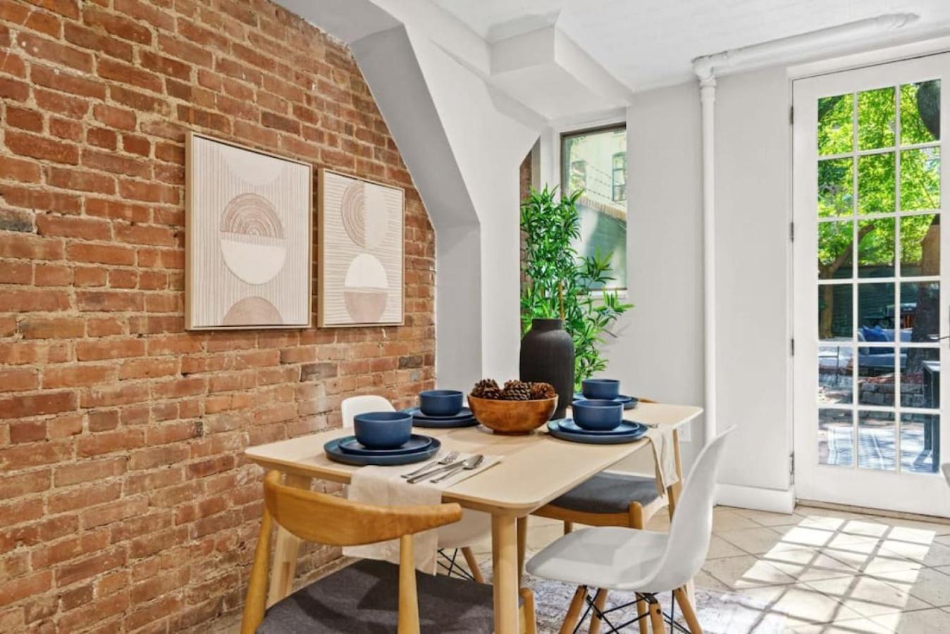 Newly Renovated 2br W Rare Private Backyard And Bbq Hébergement de vacances New York