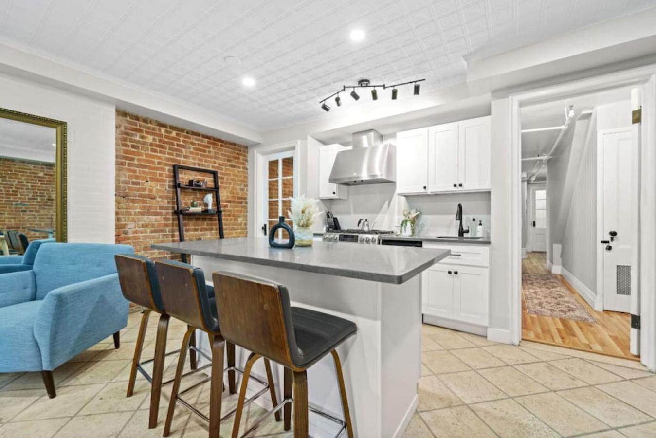 Hébergement de vacances Newly Renovated 2br W Rare Private Backyard And Bbq New York