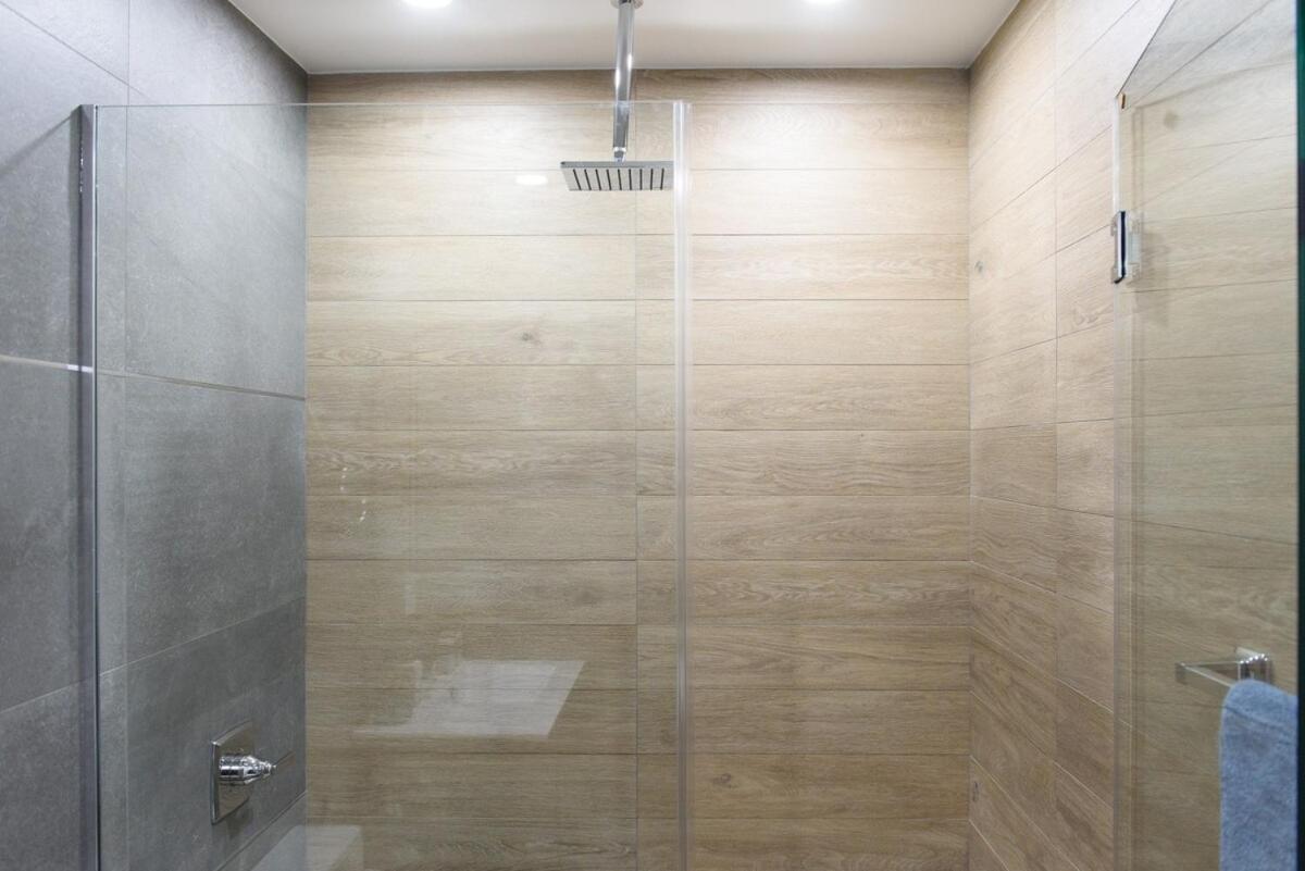1597-9 Renovated Prime Ues Wd In Unit