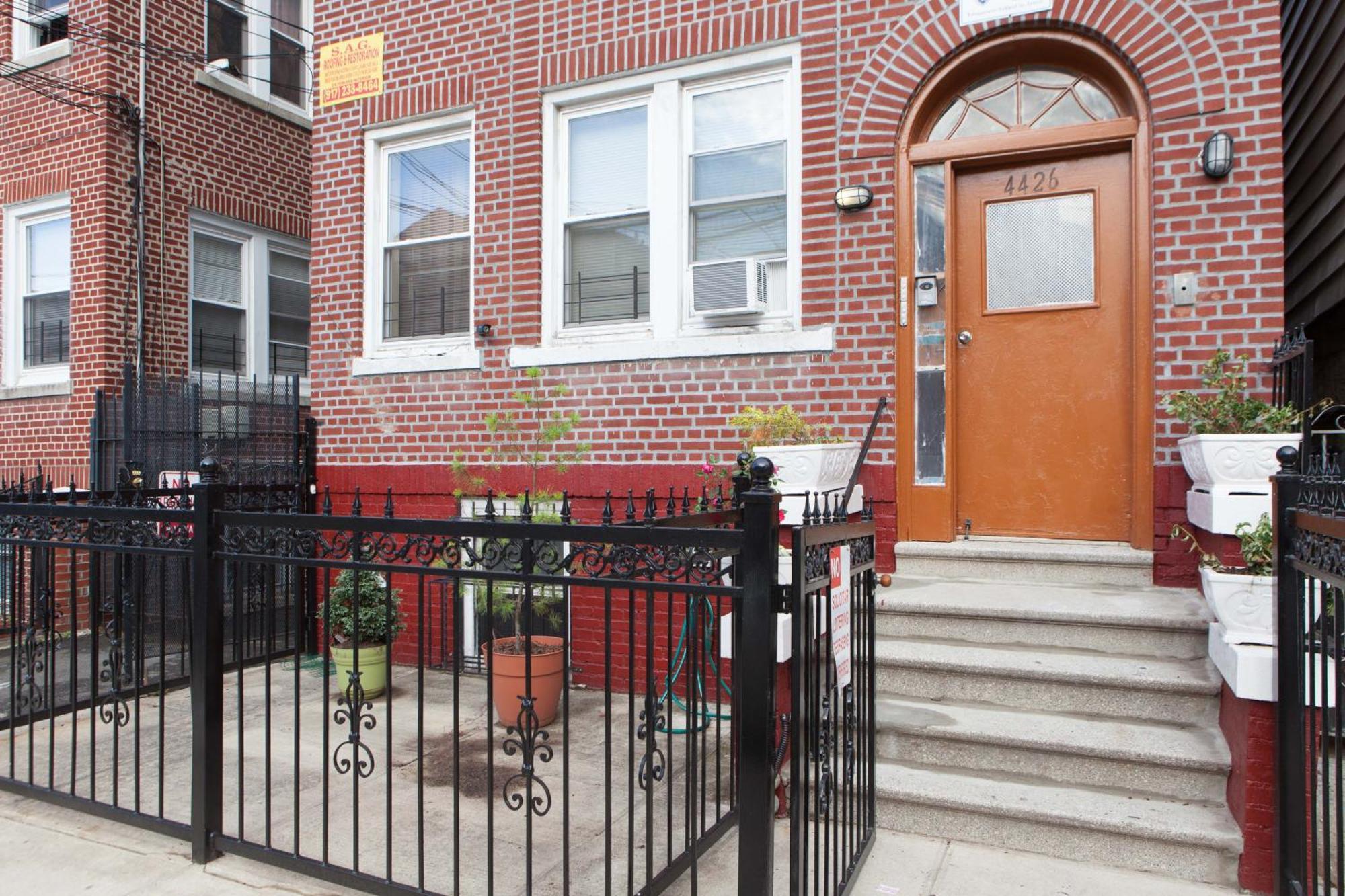 Studio, One And Two Bedroom - Bronx Appartement