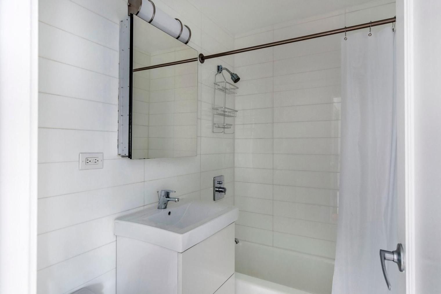 Lenox Hill 2br W Elevator Doorman Nr Art Nyc-1284 Appartement