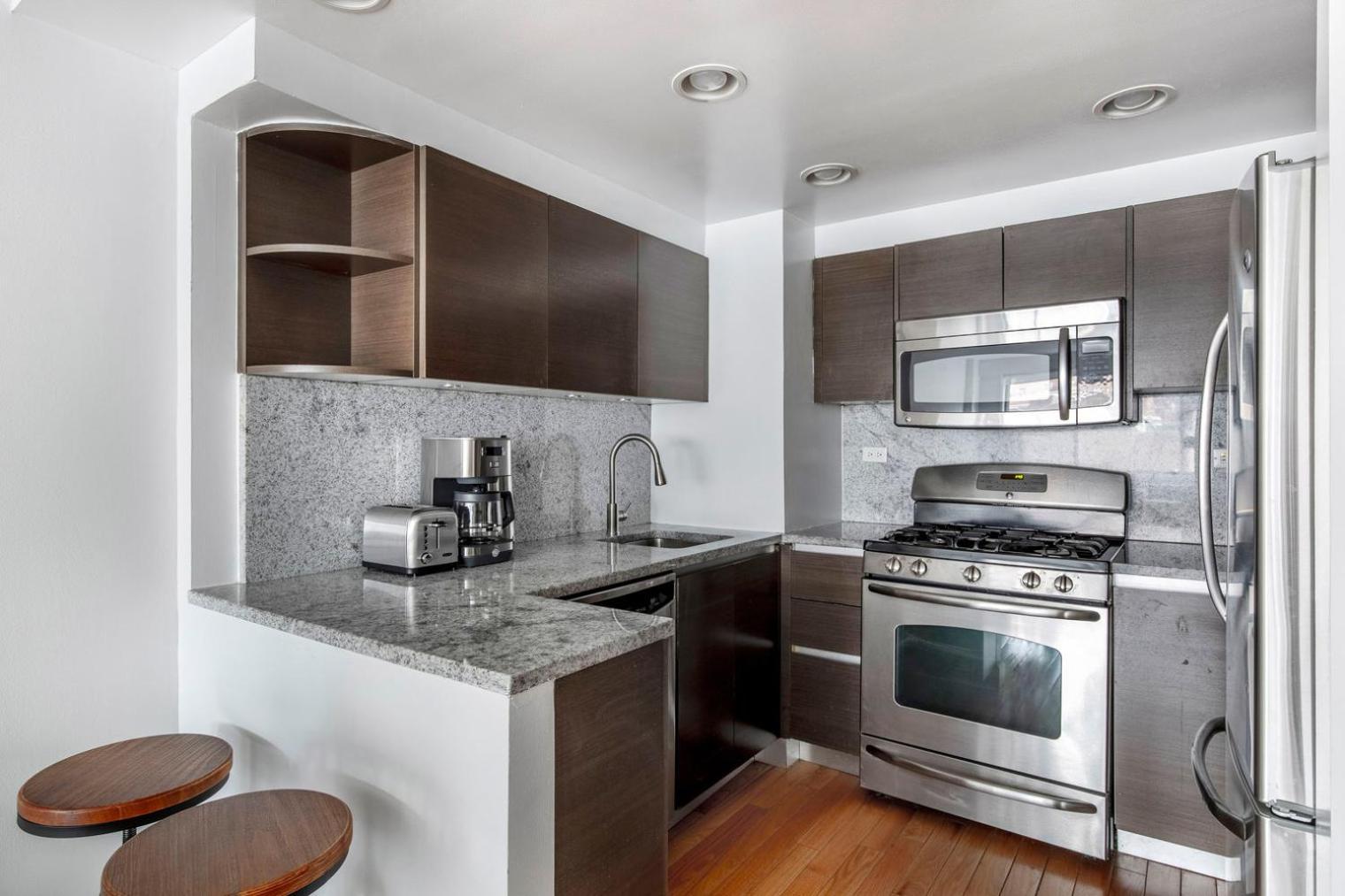 Lenox Hill 2br W Elevator Doorman Nr Art Nyc-1284 Appartement New York