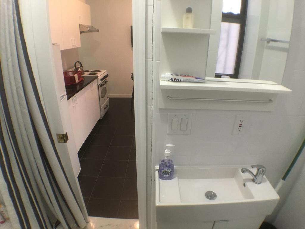 Two Bedroom Henry Street #42 Appartement