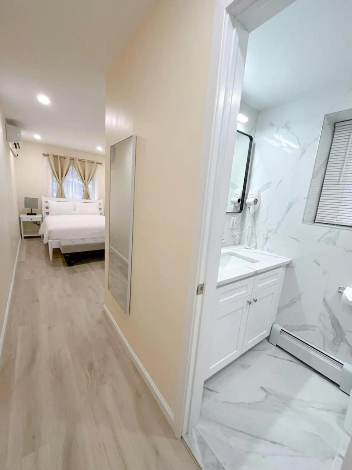 Chic Flushing Retreat, Newly Renovated Suites For Séjour chez l'habitant New York
