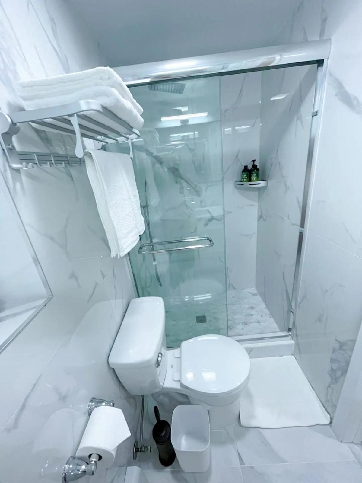 Chic Flushing Retreat, Newly Renovated Suites For Séjour chez l'habitant New York