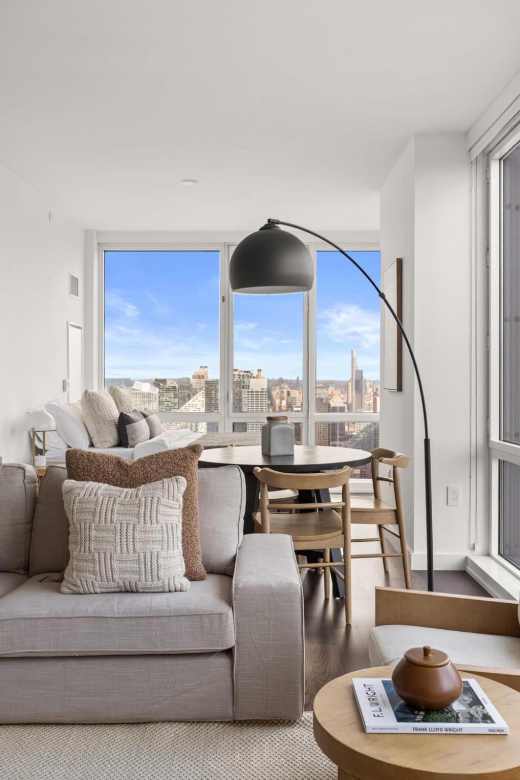 Stunning Views To Empire State With Amazing 2bd New York City