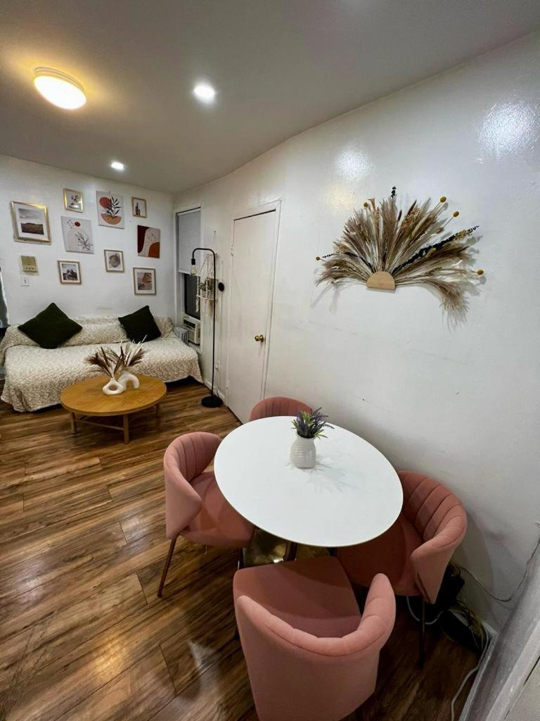 Amazing Ground Floor 2 Bedrooms In Nyc Subway Crossing The Street And One Station To Manhattan Appartement