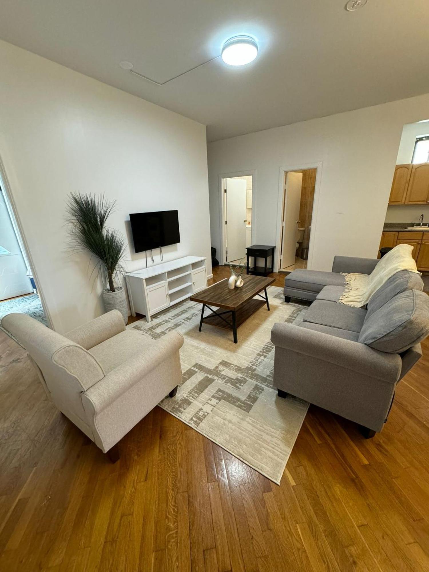 Bright 3 Bedroom Apartment In East Harlem! * New York