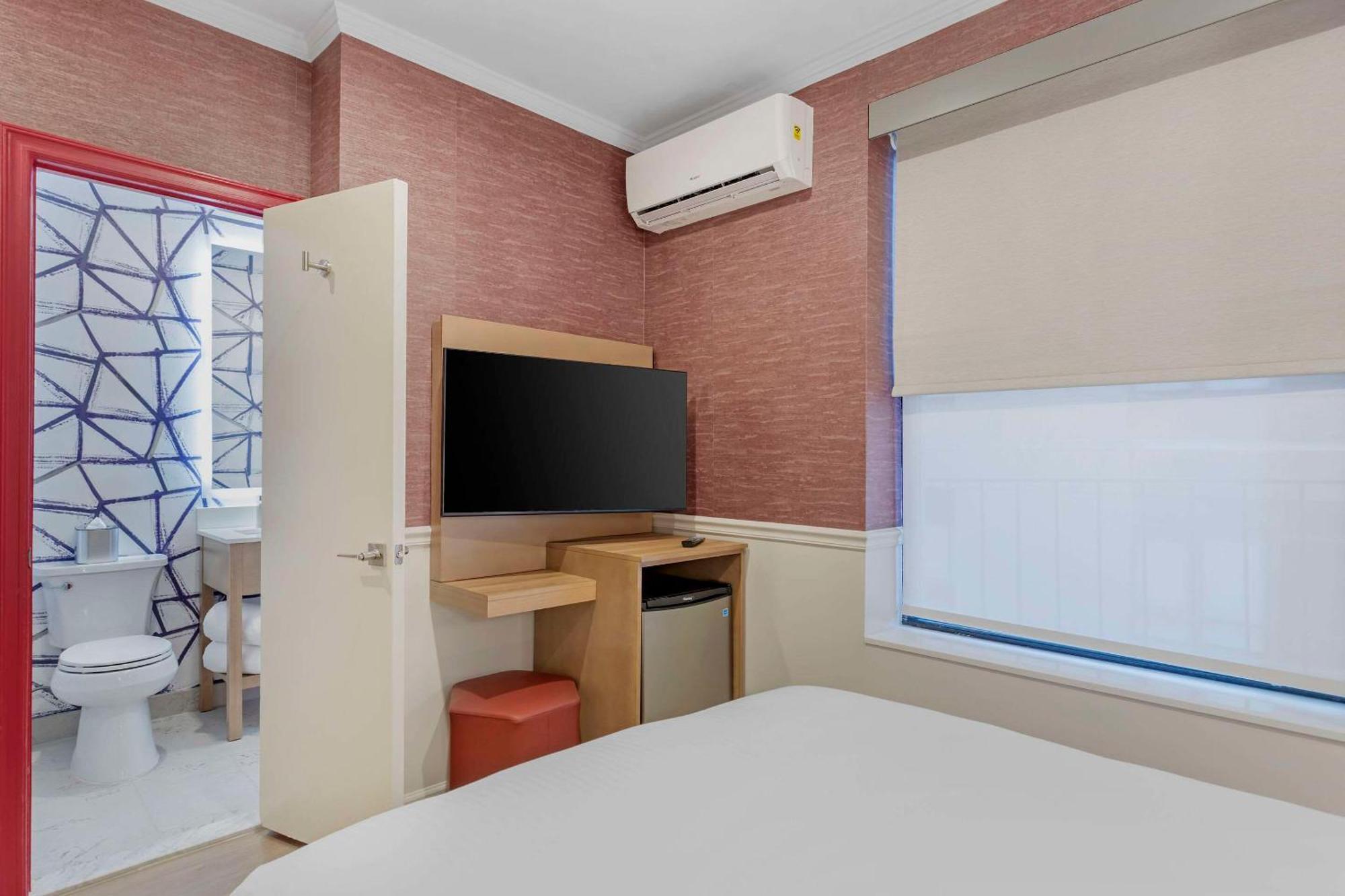 The Mayfair Times Square, Ascend Collection