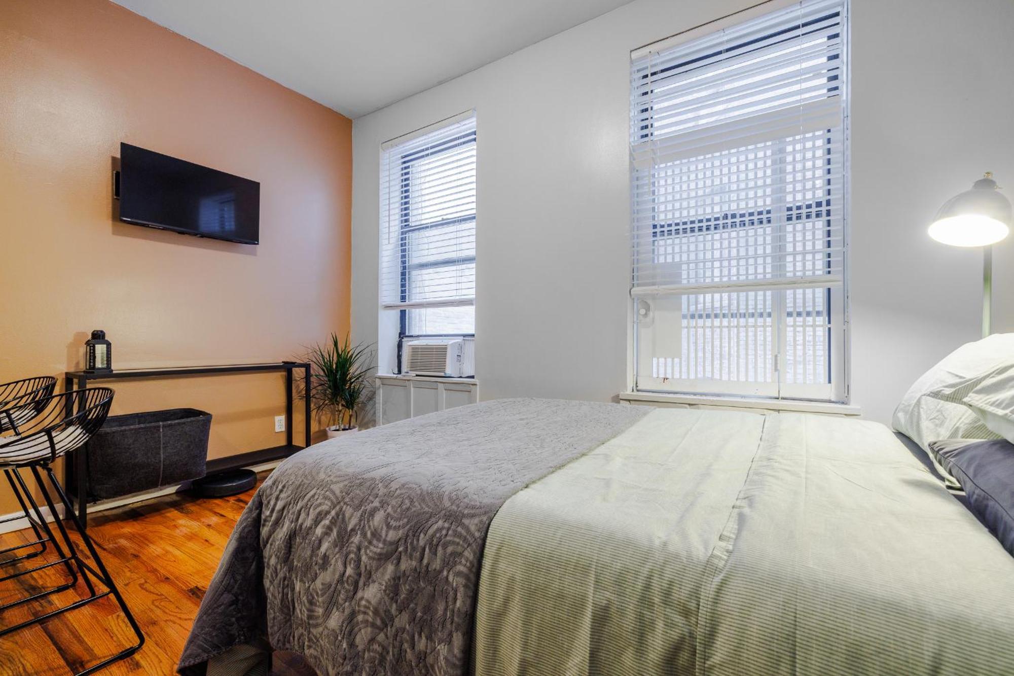 Park Side Living, Get Cozy! New York