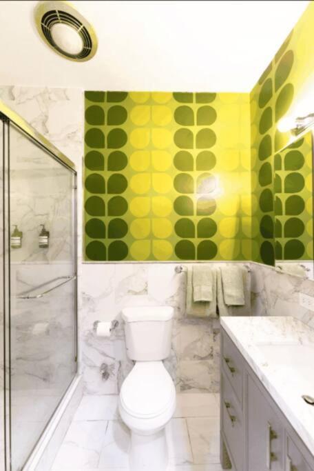 Apartment The Room: 70s Groove Themed New York City
