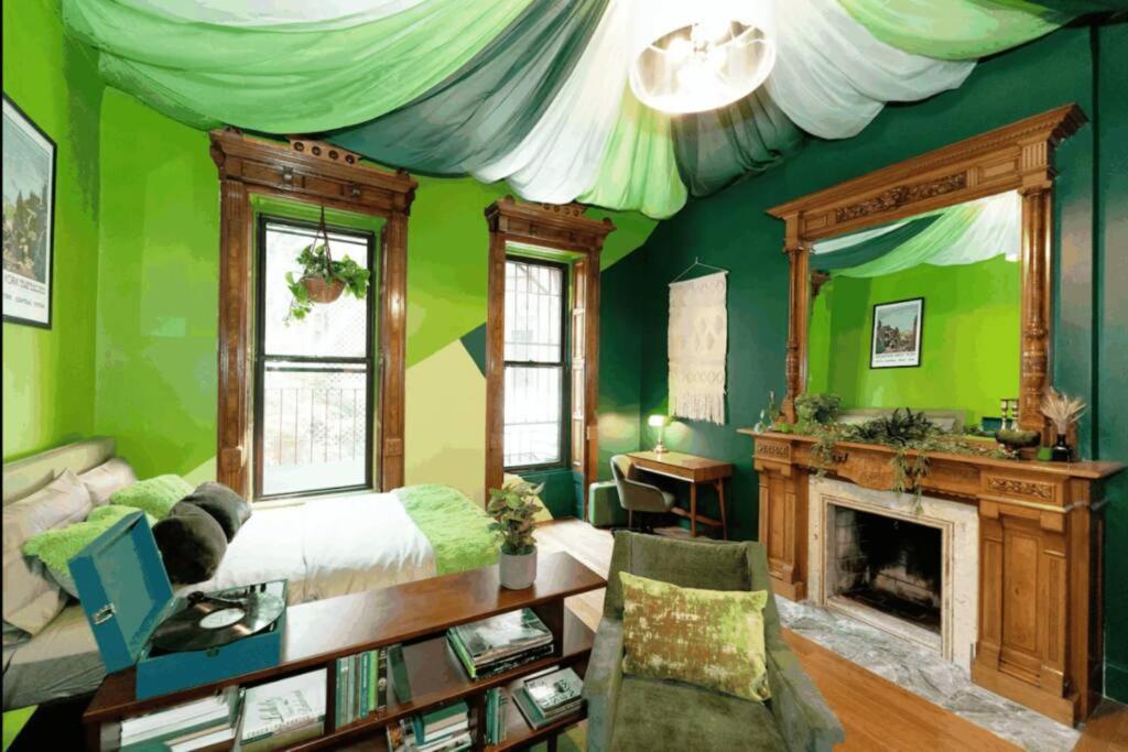 Appartamento The Room: 70s Groove Themed