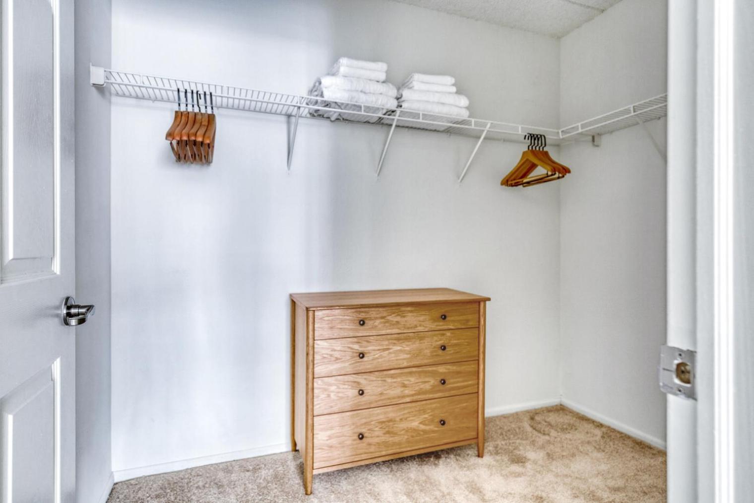 Jersey 2br W Wd Gym Elevator Nr Path Nyc-673