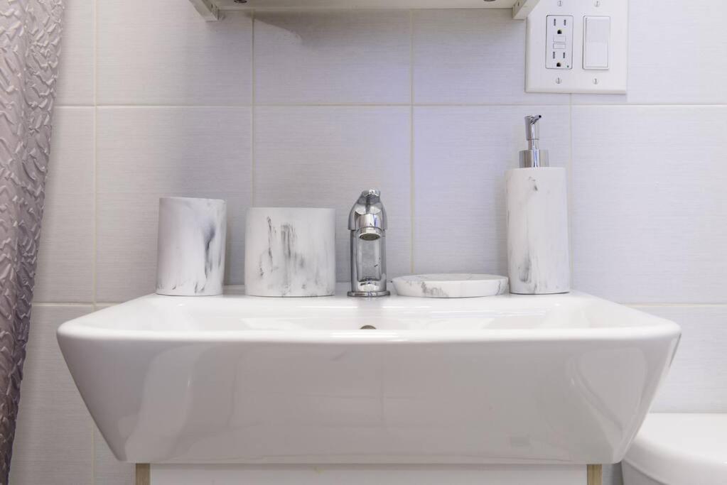 83-3w Ues Park Newly Furnished Xl * New York