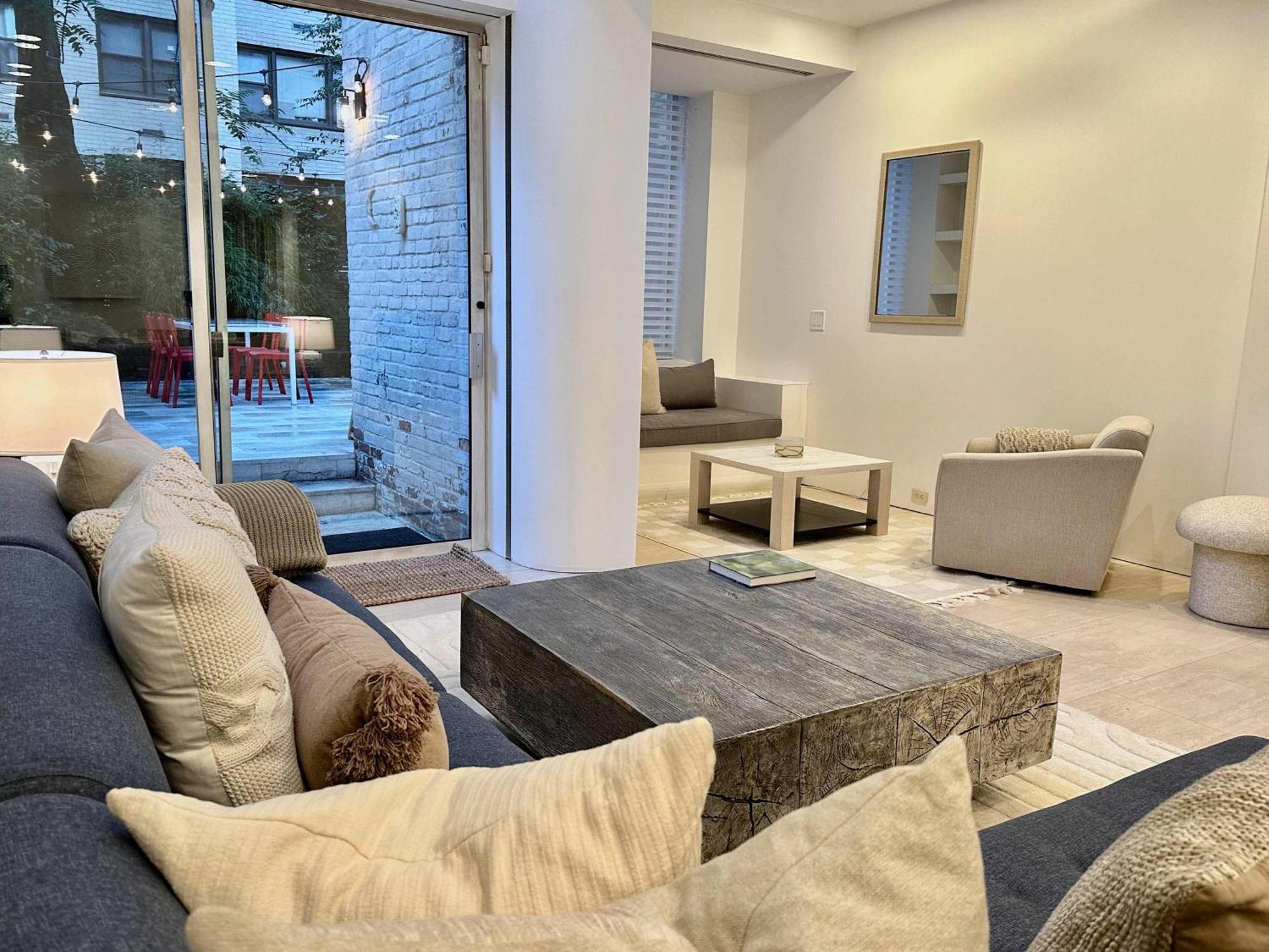 Сasa de vacaciones Private Townhome Near Un