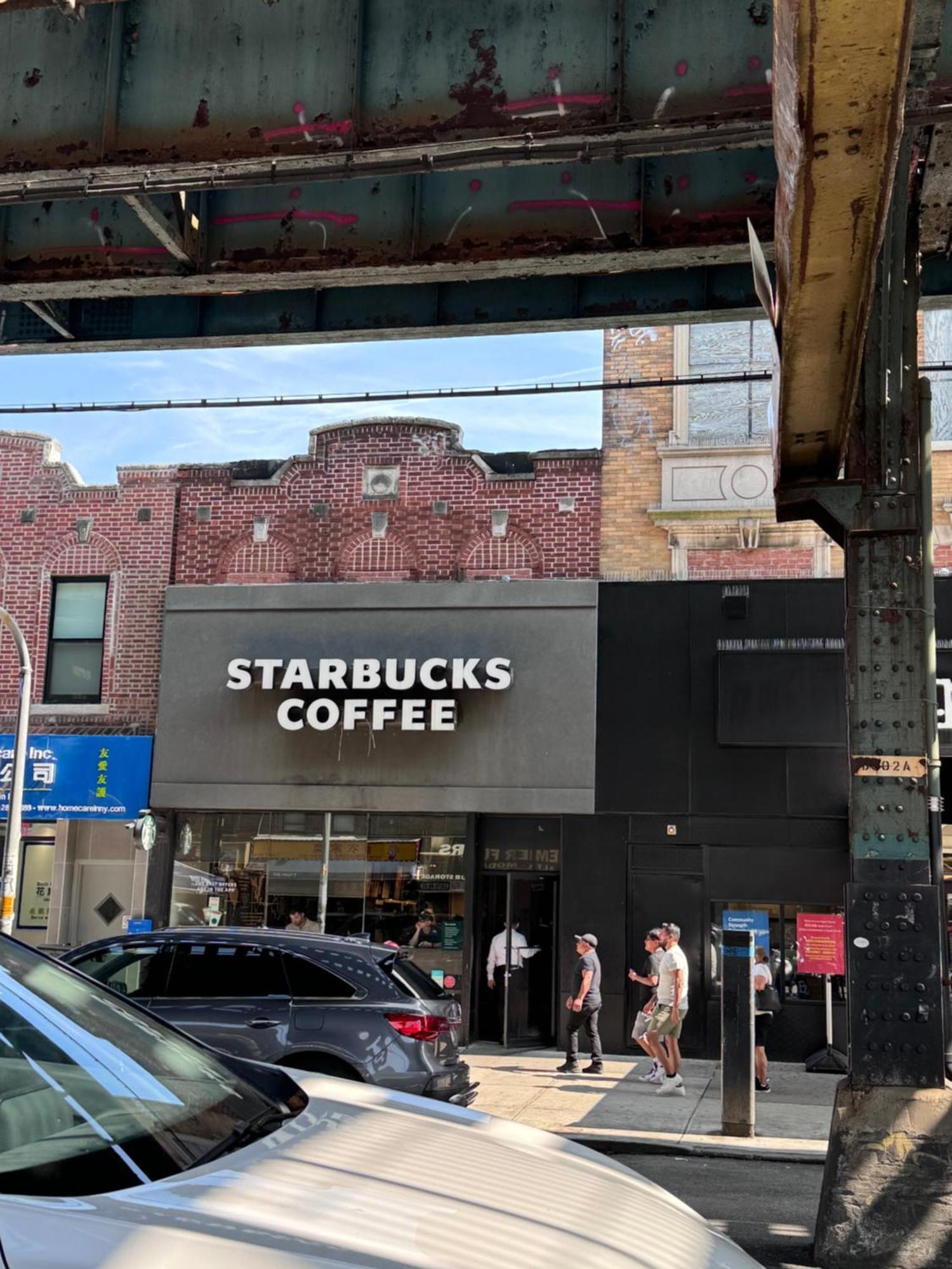 Couette-café Cozy And Peaceful In Brooklyn New York