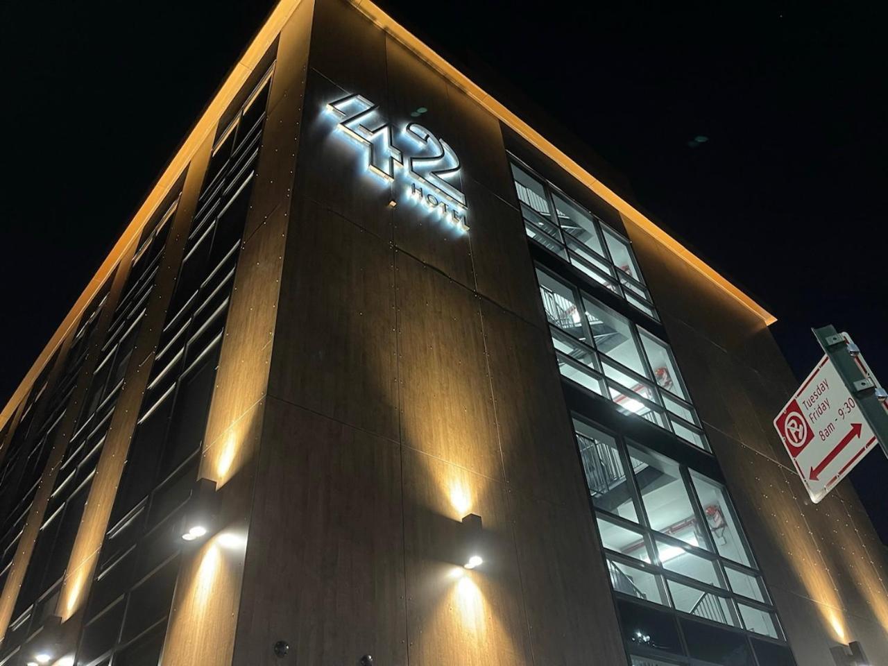 42 Hotel 4*