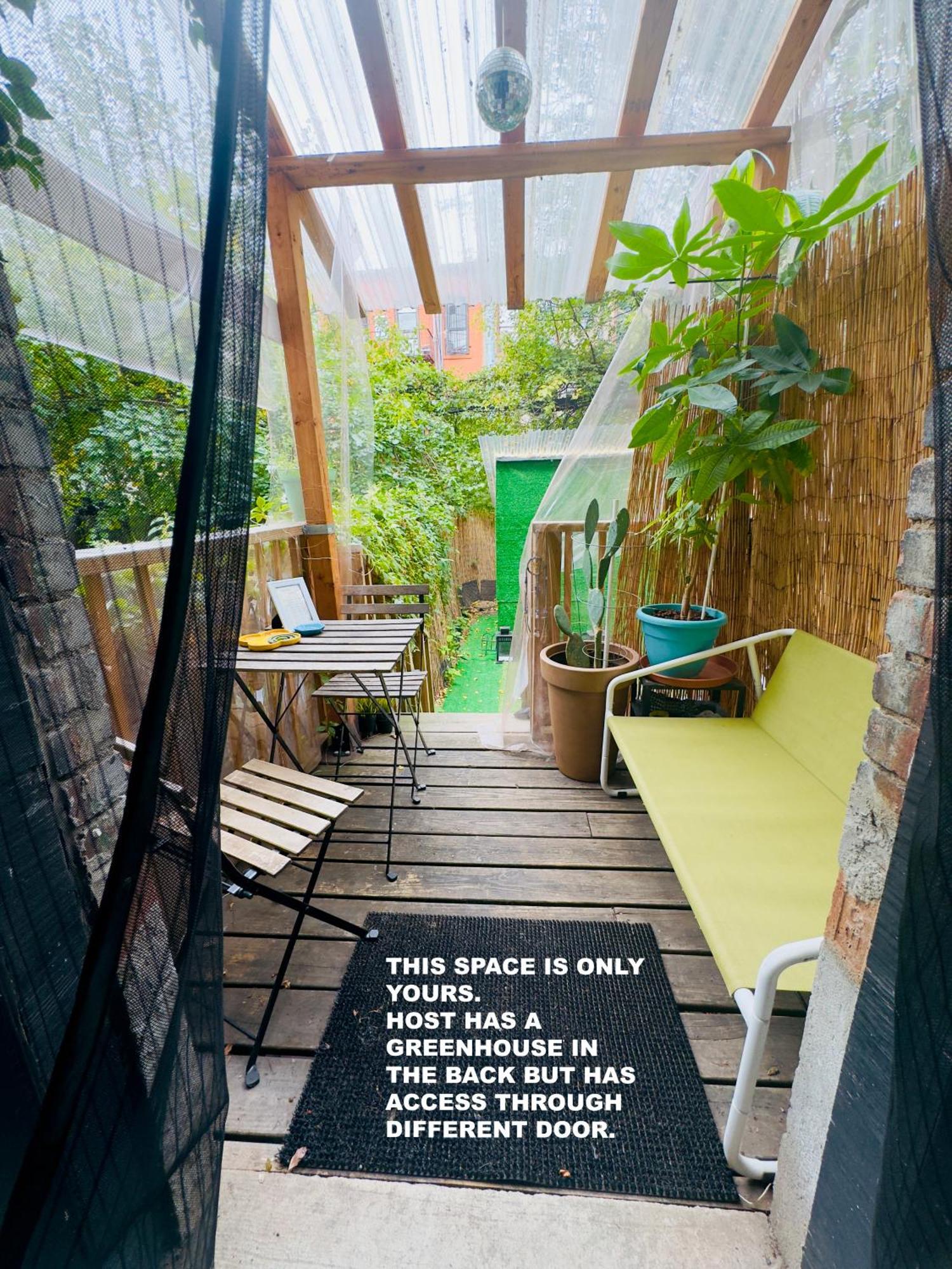 Séjour chez l'habitant Private With Private Bathroom And Backyard