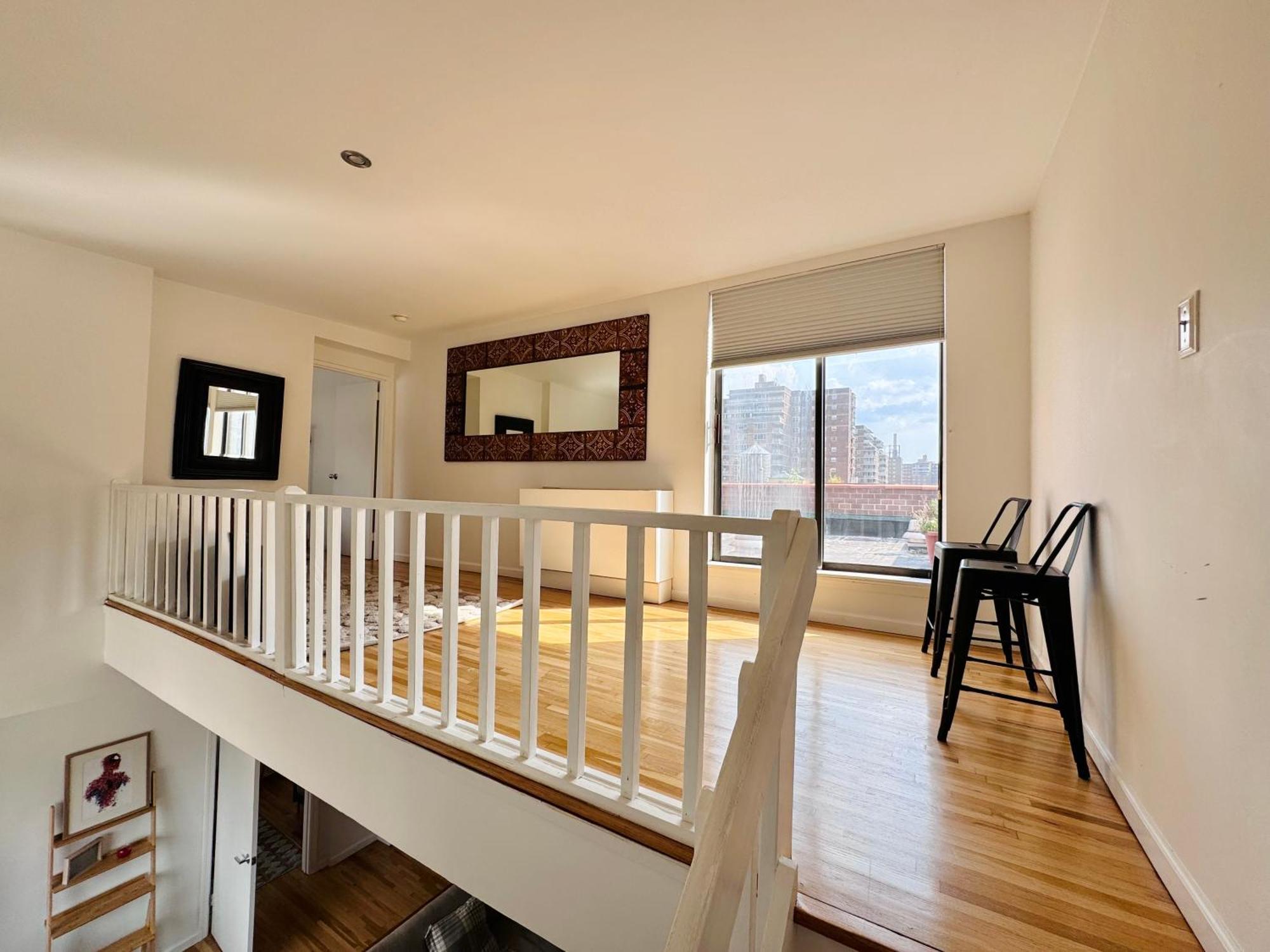 Stylish Duplex Penthouse With Large Outdoor Space Lejlighed