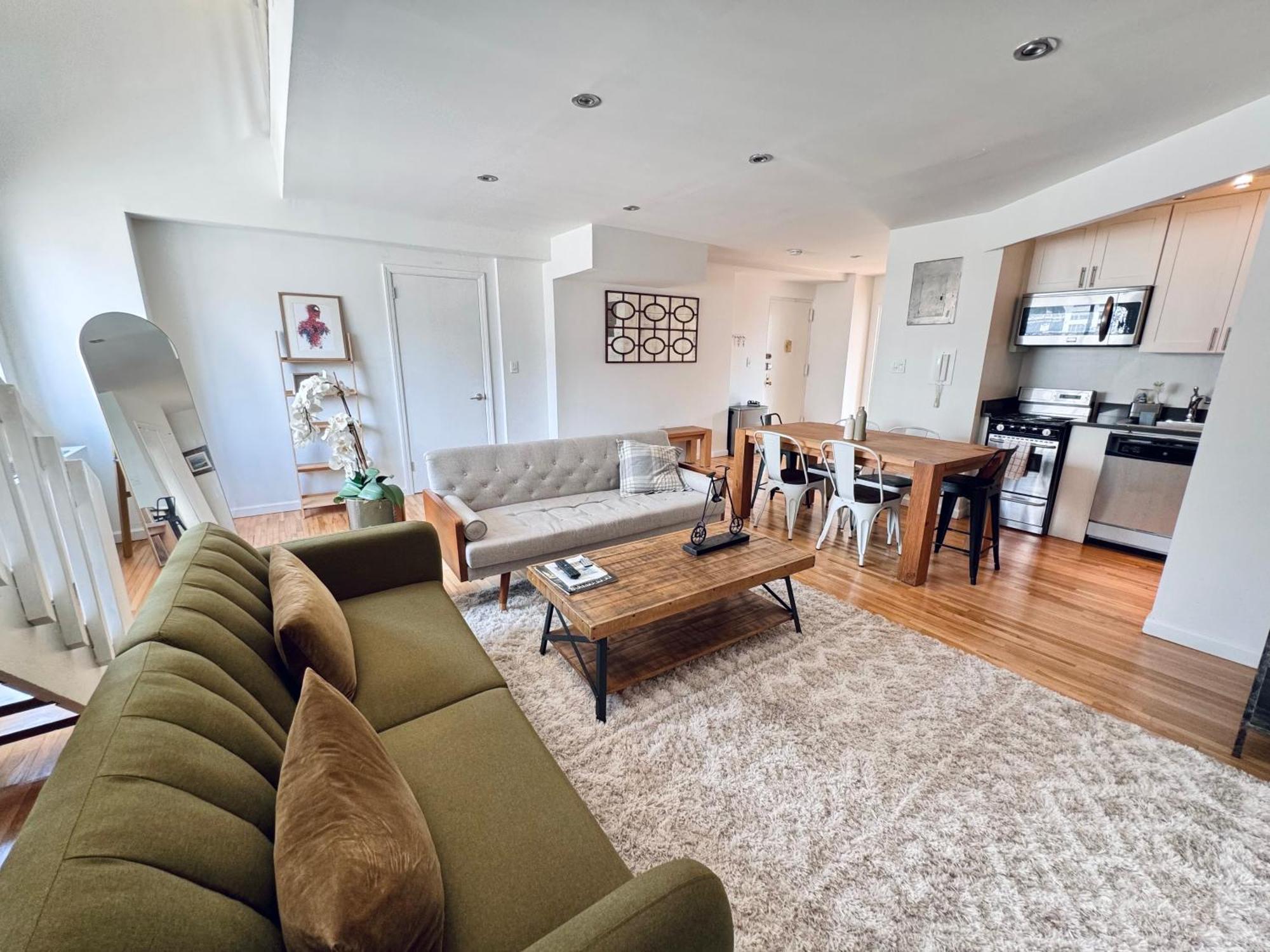 Stylish Duplex Penthouse With Large Outdoor Space Lejlighed