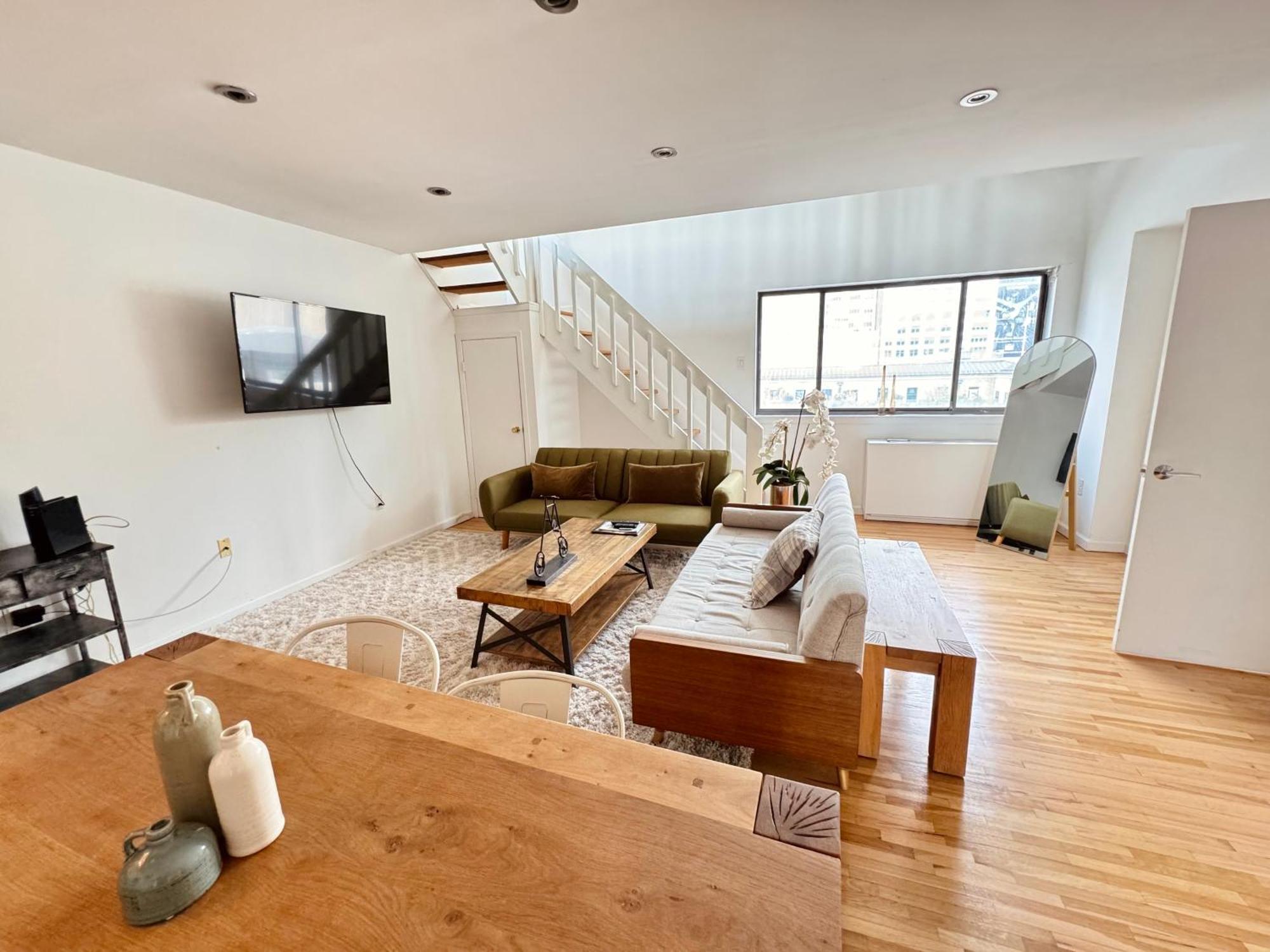 Stylish Duplex Penthouse With Large Outdoor Space Lejlighed