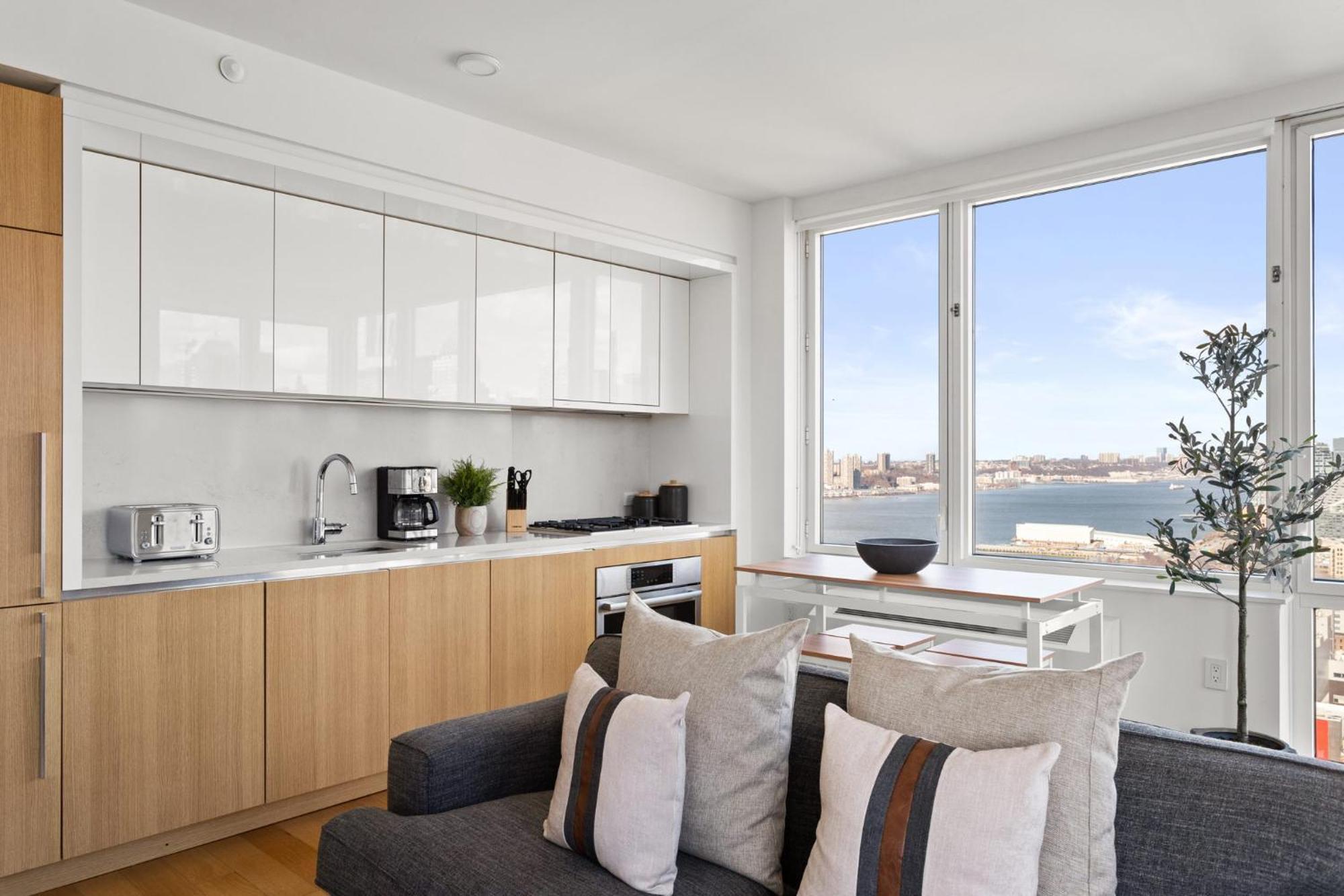 1 Bd Luxury With Stunning Views Appartamento