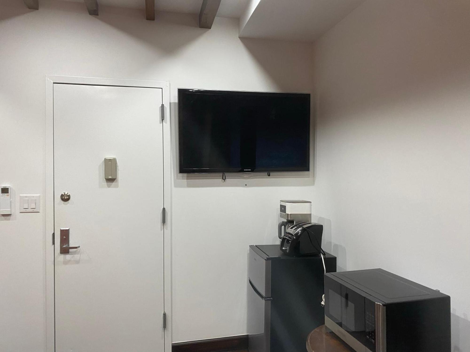 Cozy Bedroom With Bath And Separate Entrance Appartement New York
