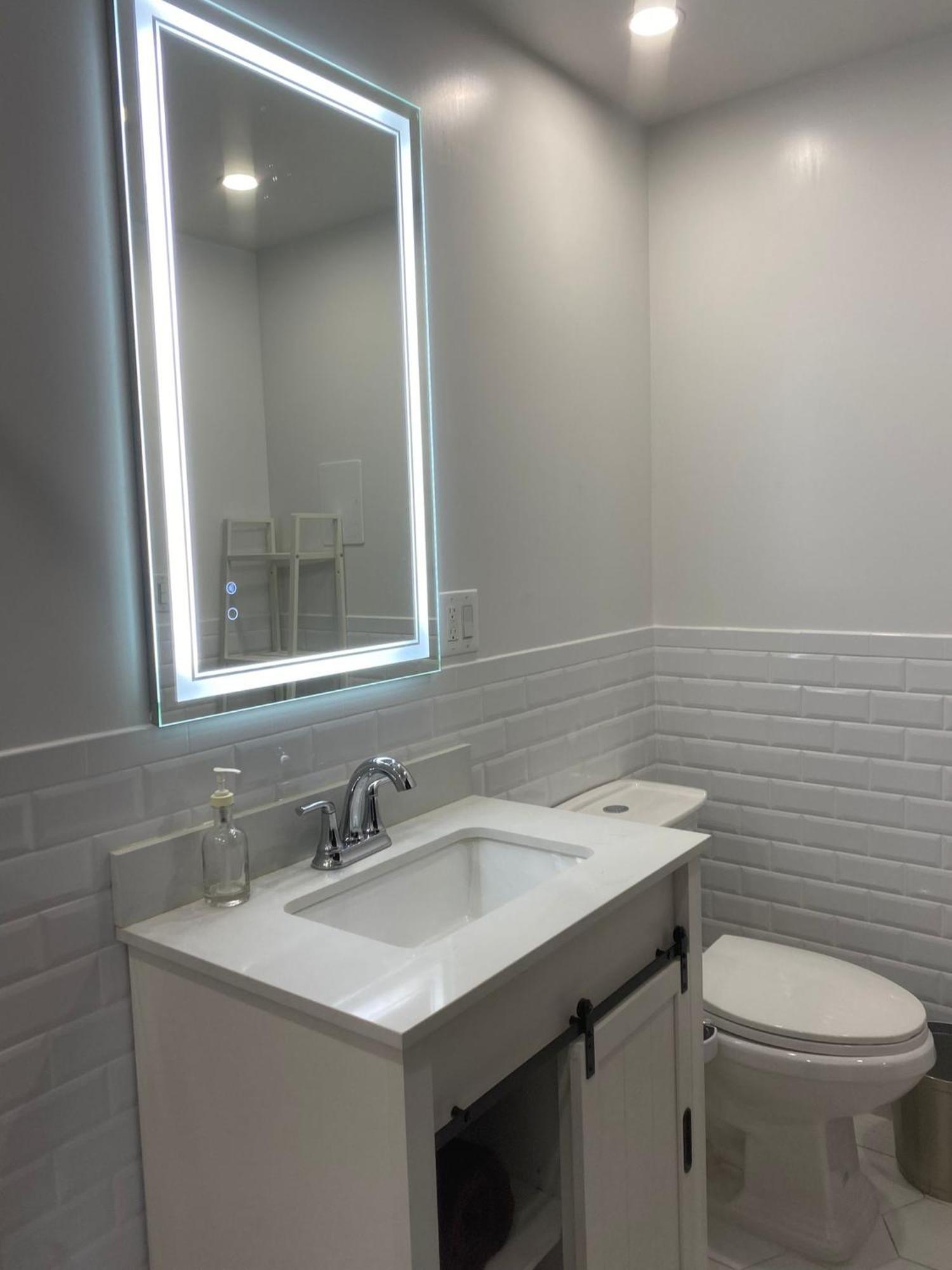 Cozy Bedroom With Bath And Separate Entrance