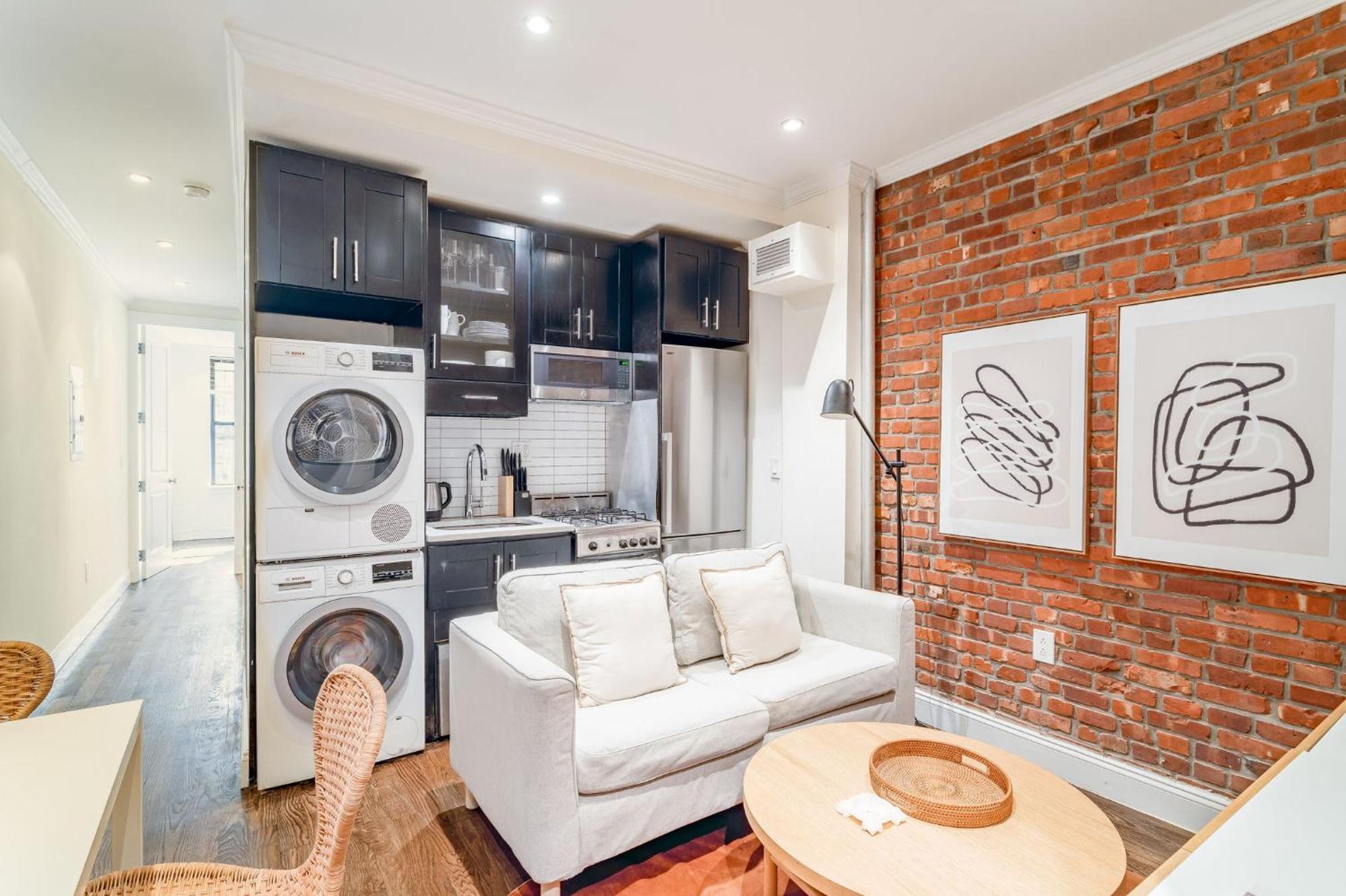 Chic Near 3rd Street Promenade With Shared Bathroom *