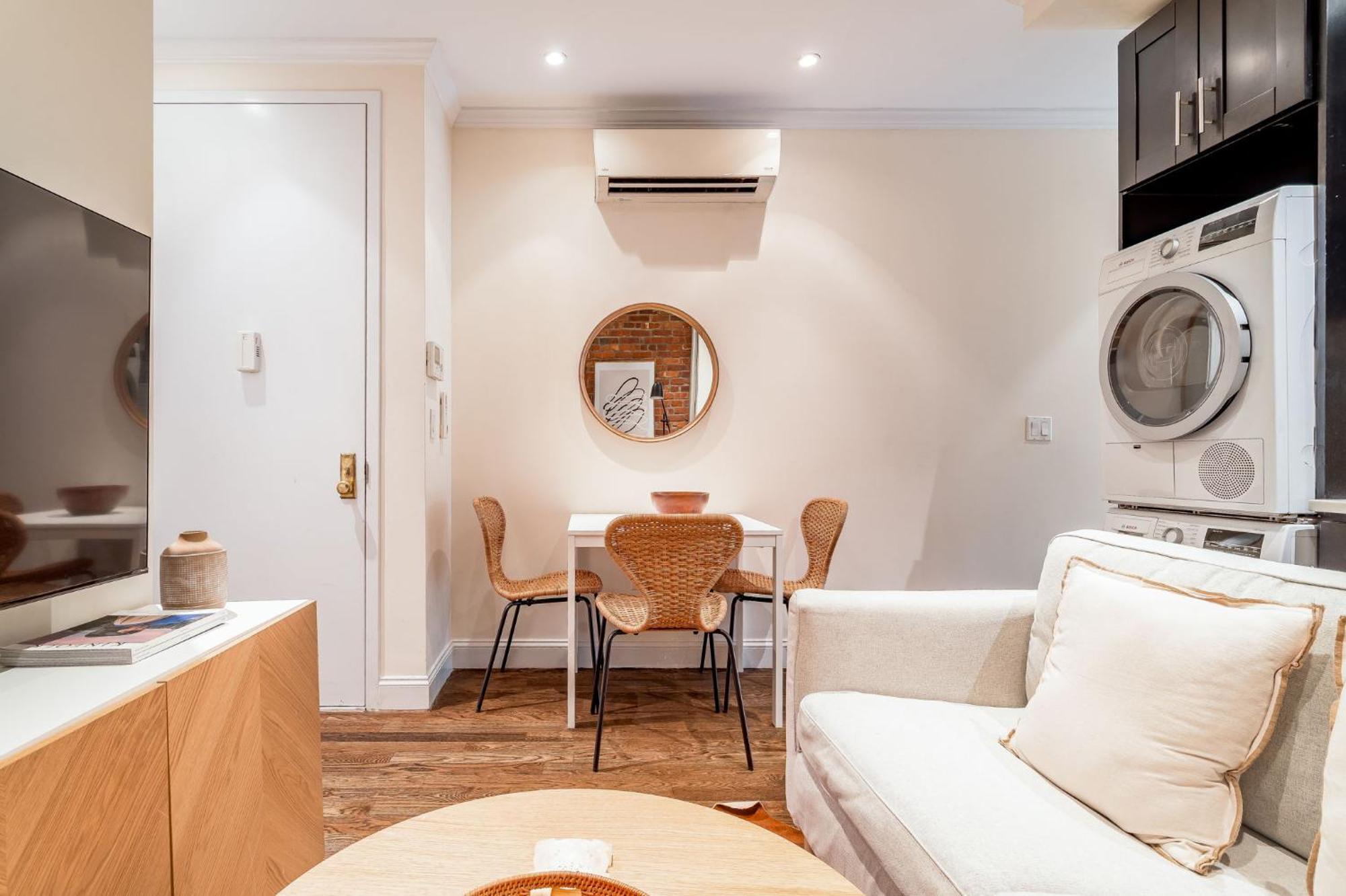 Charming Near The Guggenheim With Shared Bath * New York