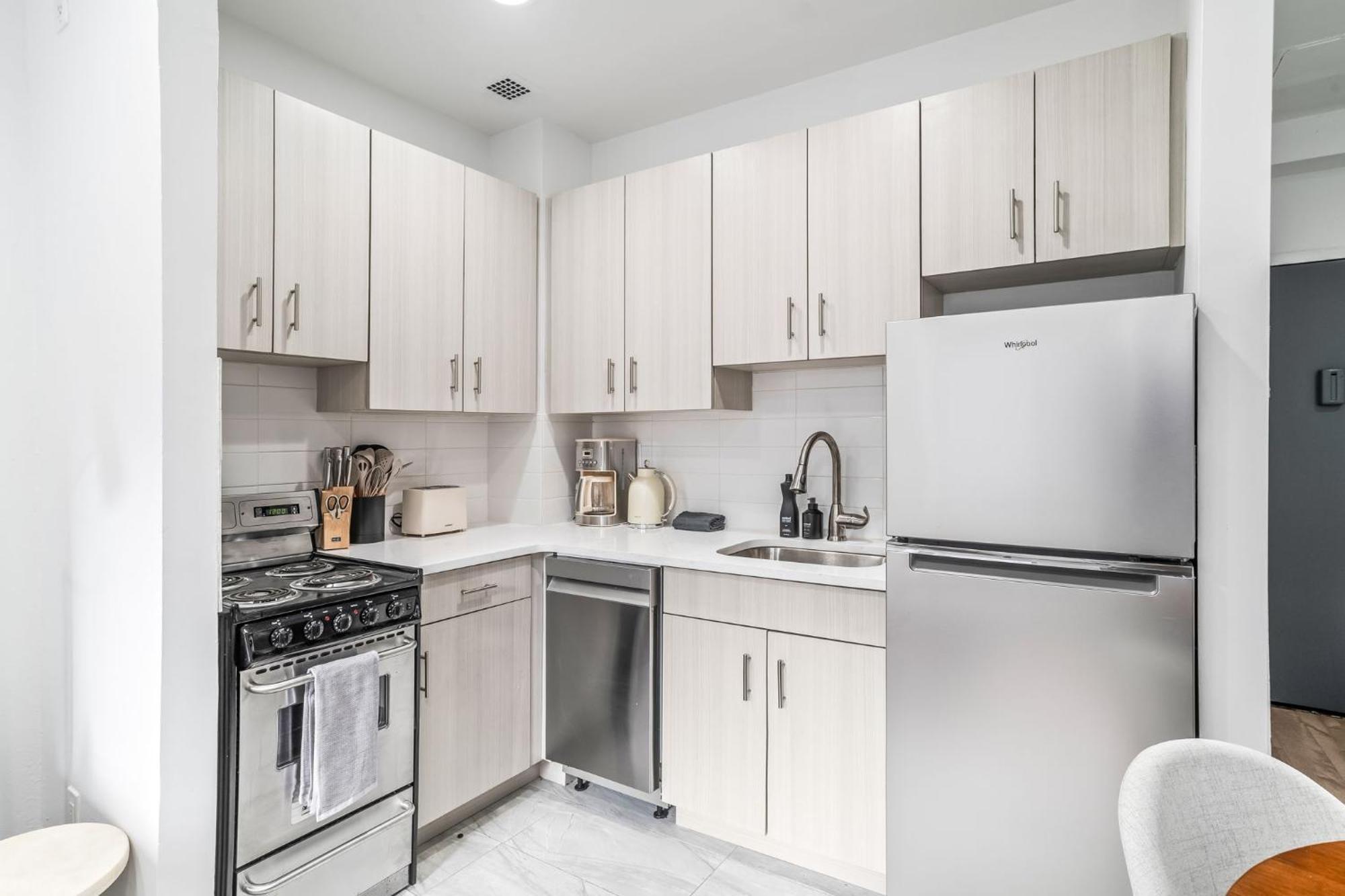 Stylish 2 Bed 1 Bath By The Chrysler Building & Vibrant Murray Hill New York