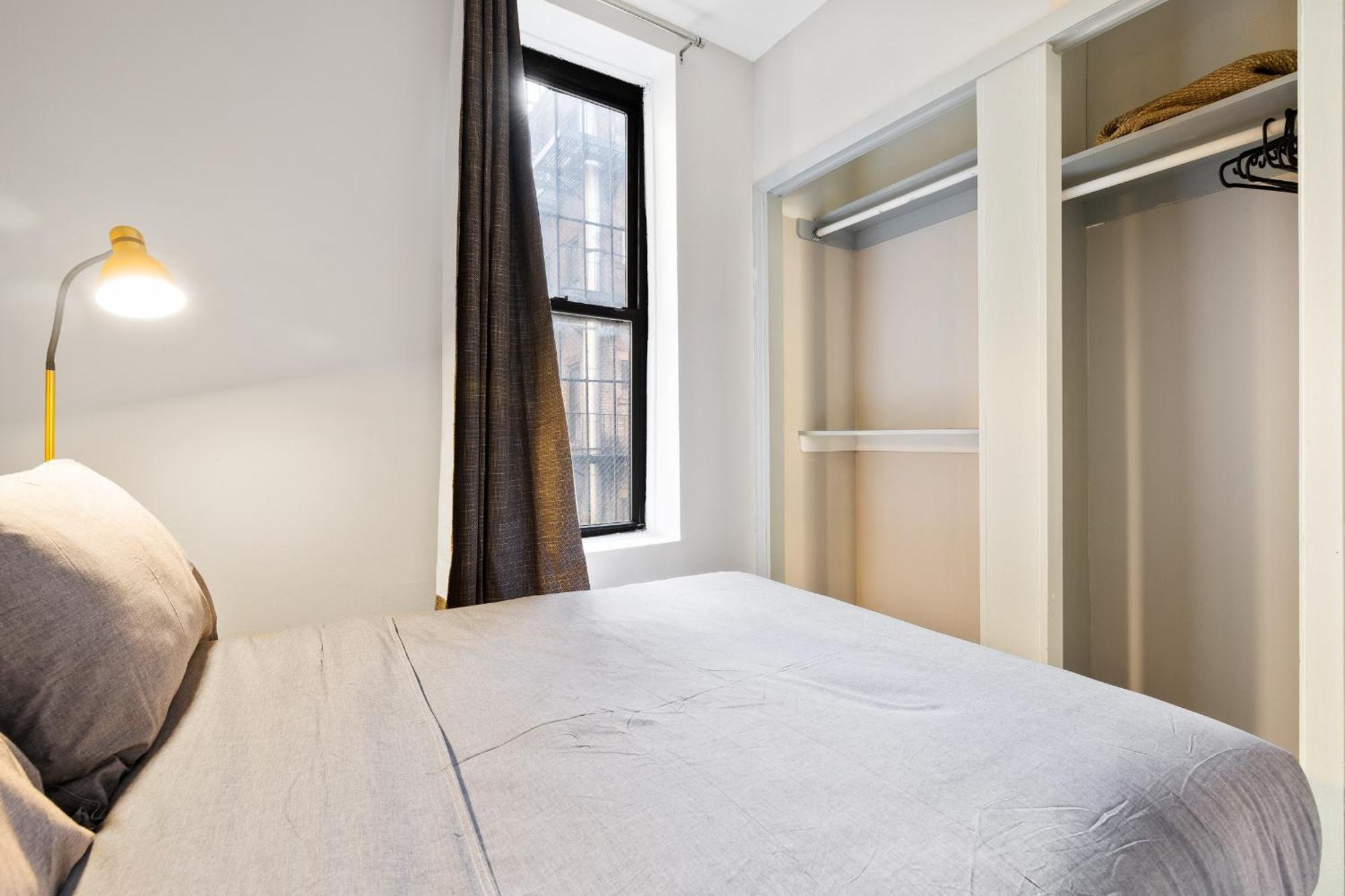 Step Inside Living In Times Square Appartement