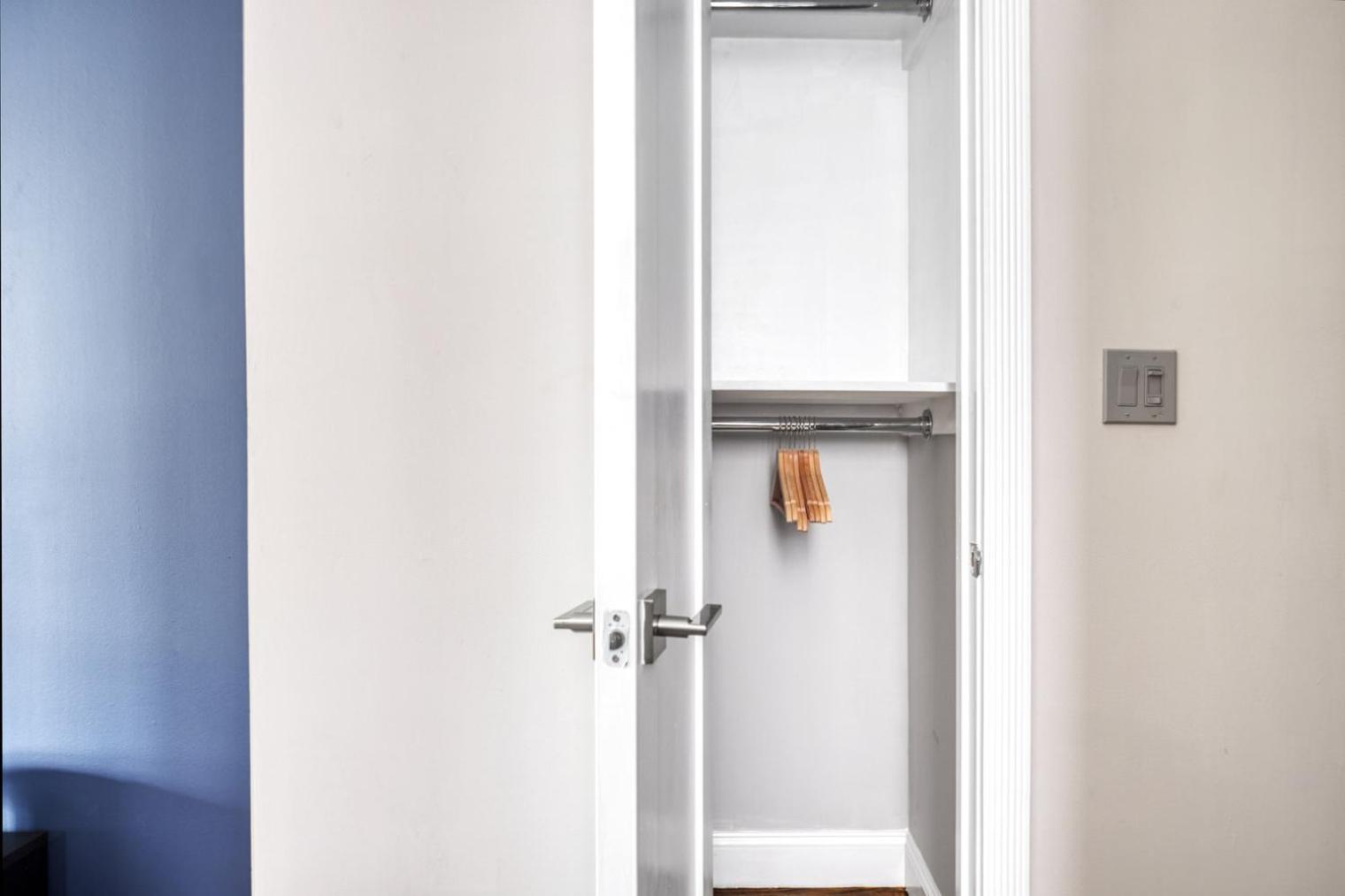 Stunning Nolita 1br W Wd Nr Soho Nyc-805