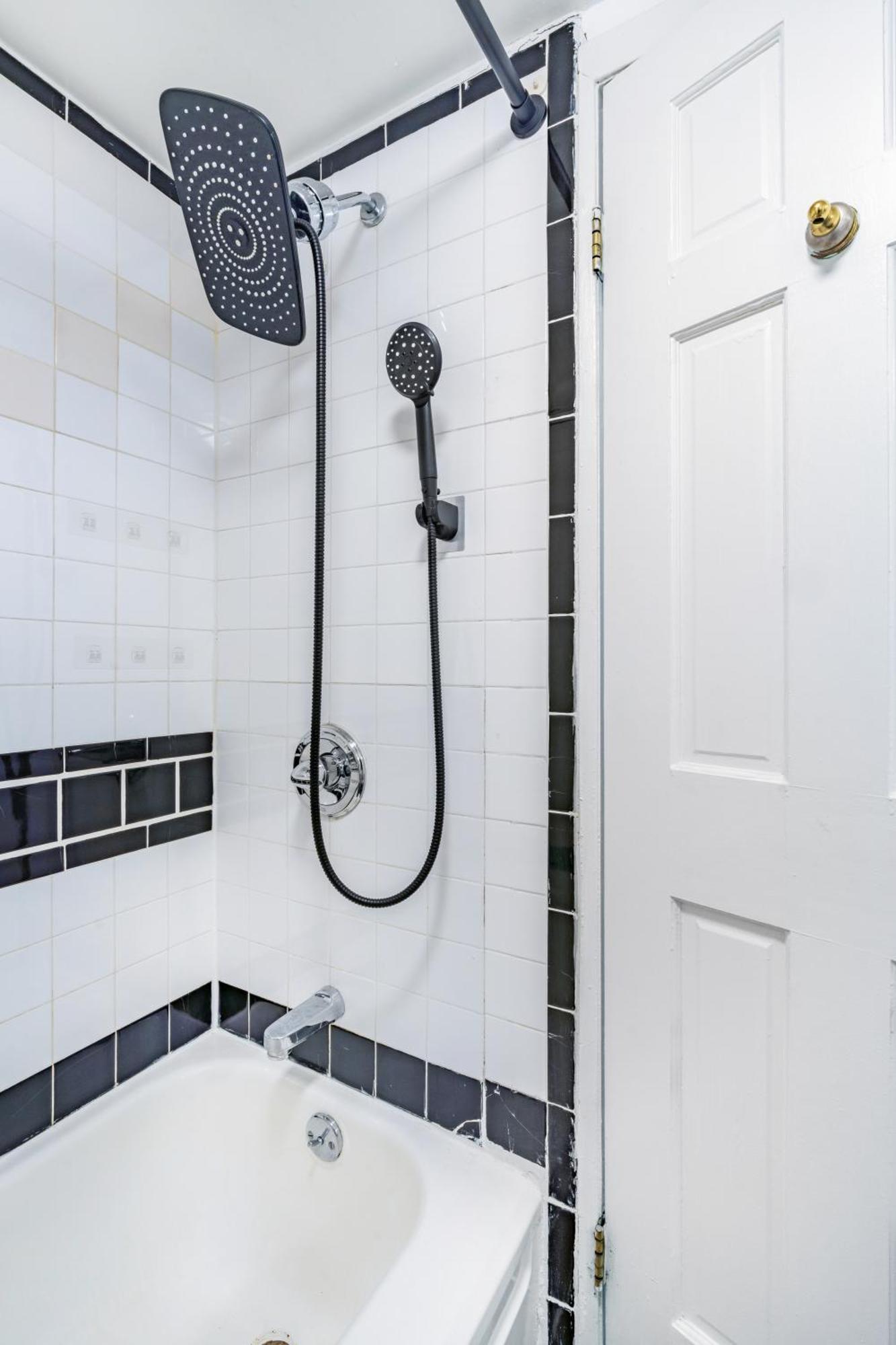 2 Bedroom Upscale Appartement *
