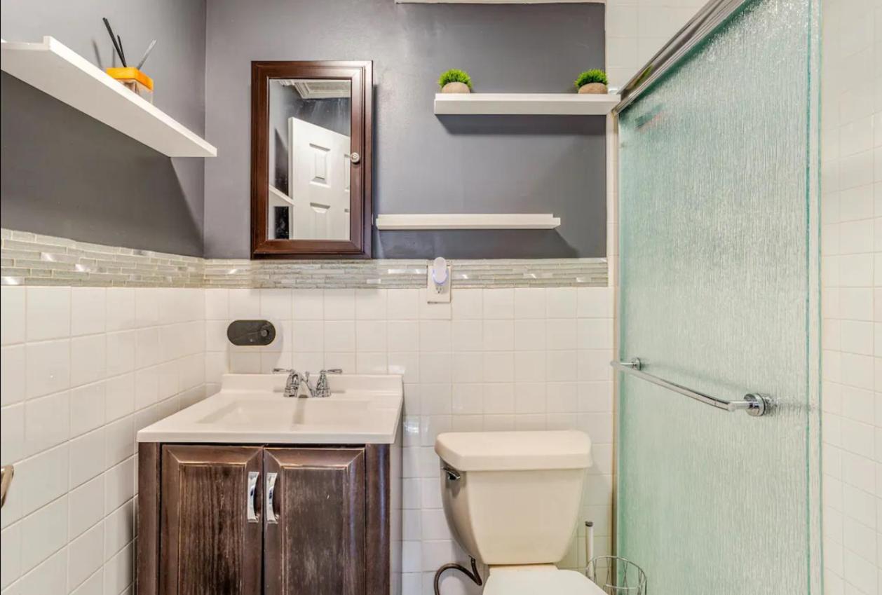 Brooklyn Spacious Space With Private Entrance, Bathroom, & Backyard - Full-kitchen