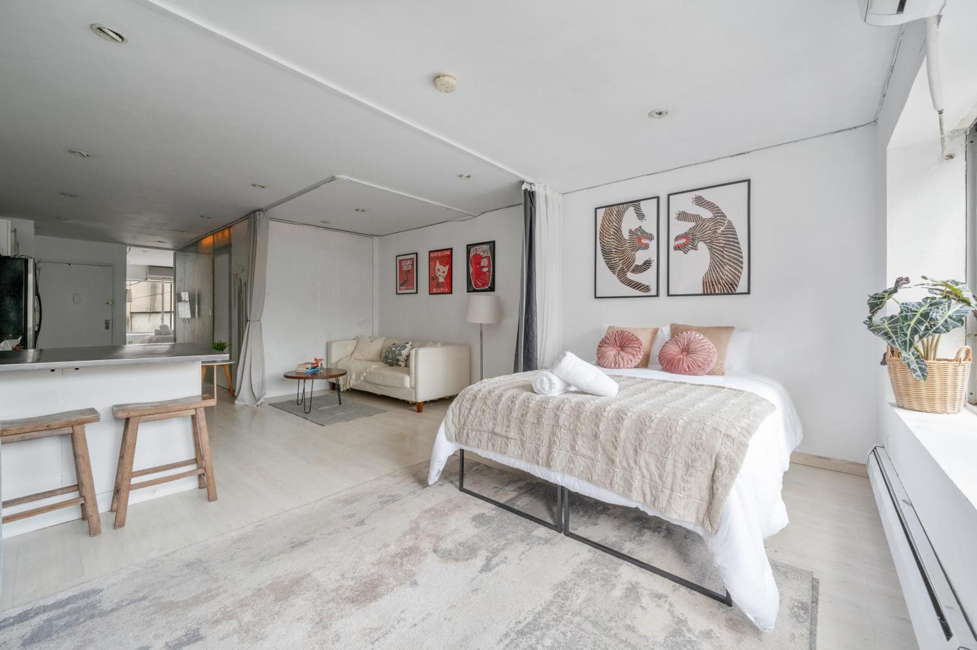Chinatown Essential 2 Bedroom 900 Square Feet *