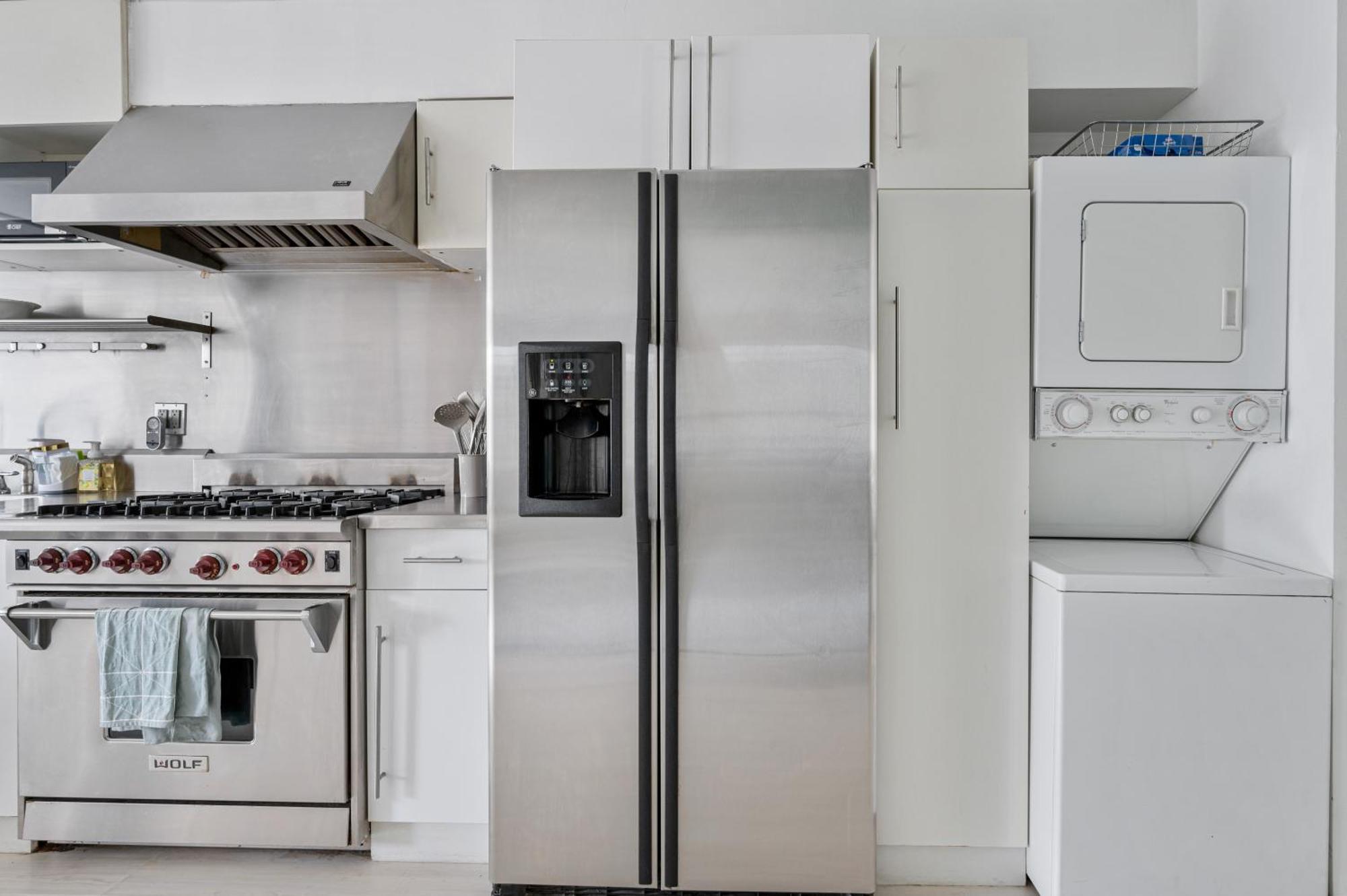 Chinatown Essential 2 Bedroom 900 Square Feet Appartement *