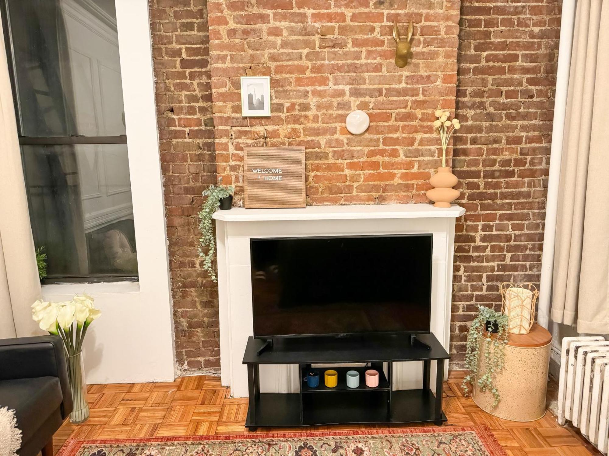 89-2rn 1br In The Upper East Side New York