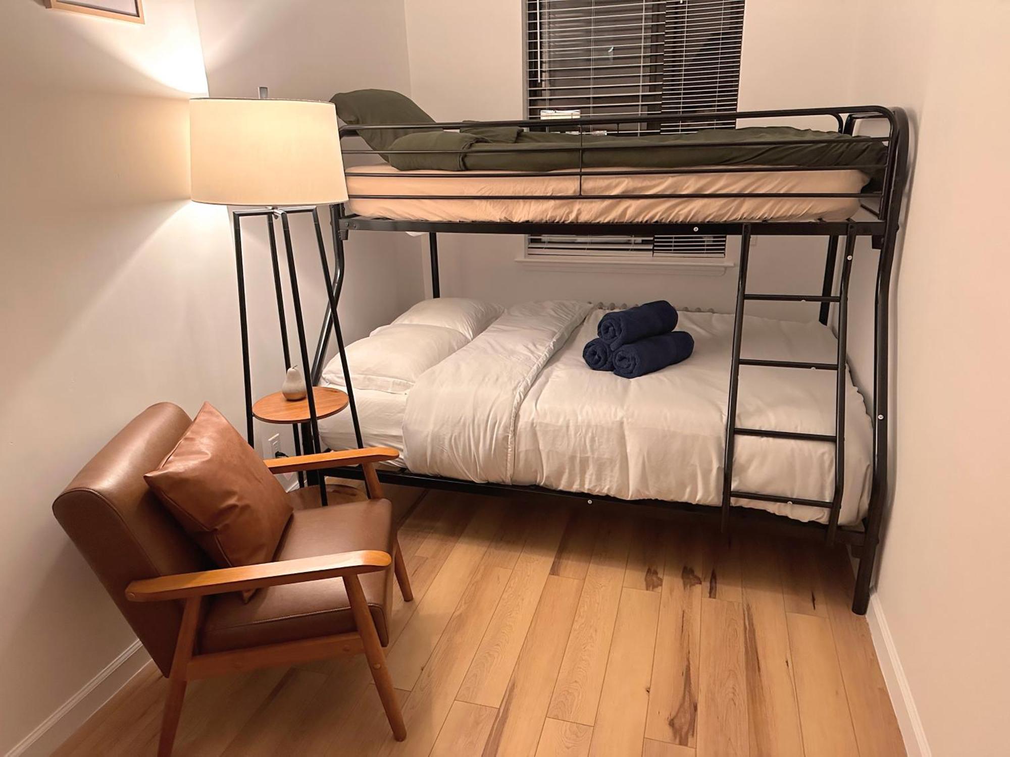 The Village House - 16th St Appartement