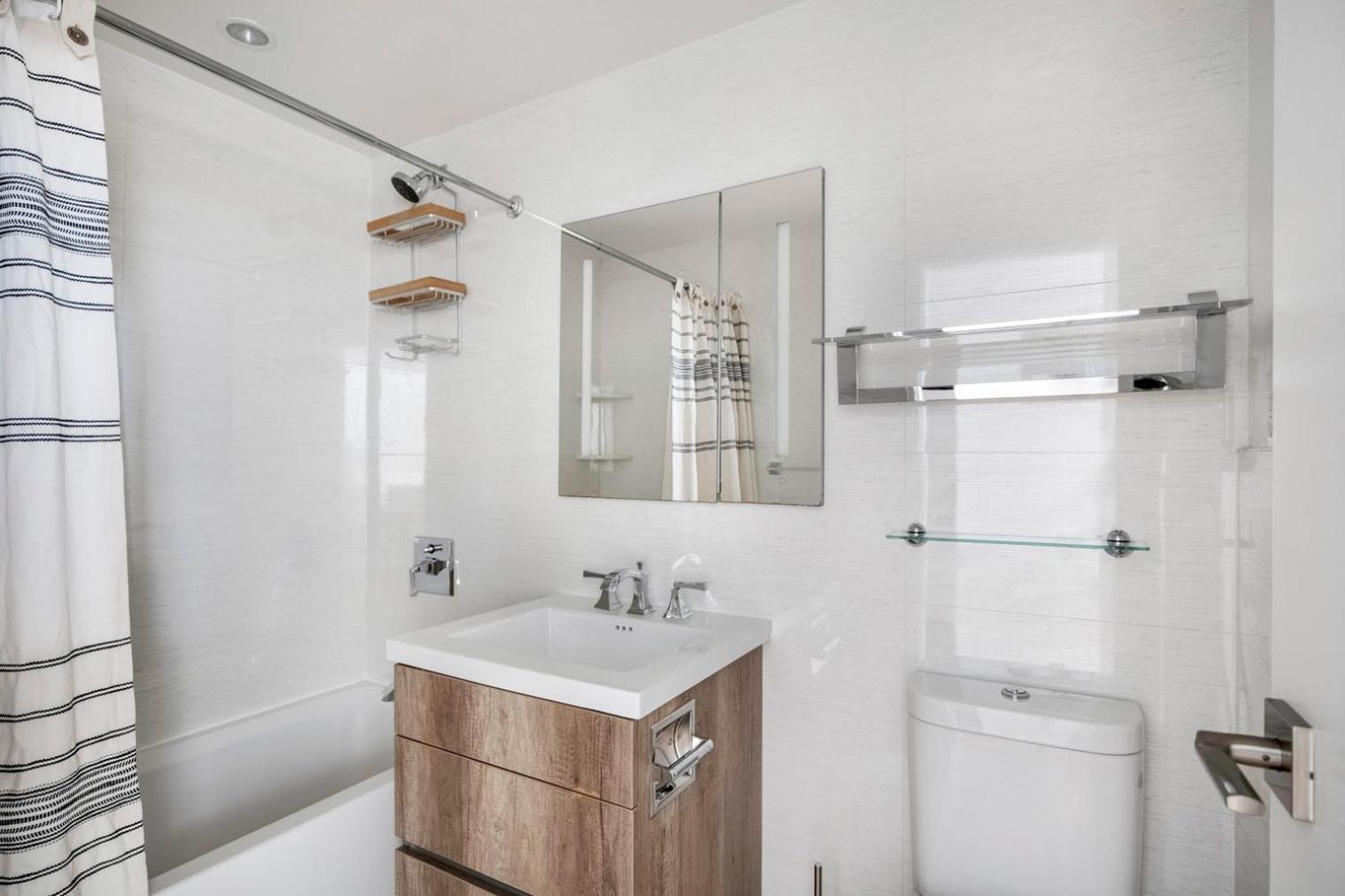 Midtown East 1br W Elevator Nr Subway Nyc-1254 New York
