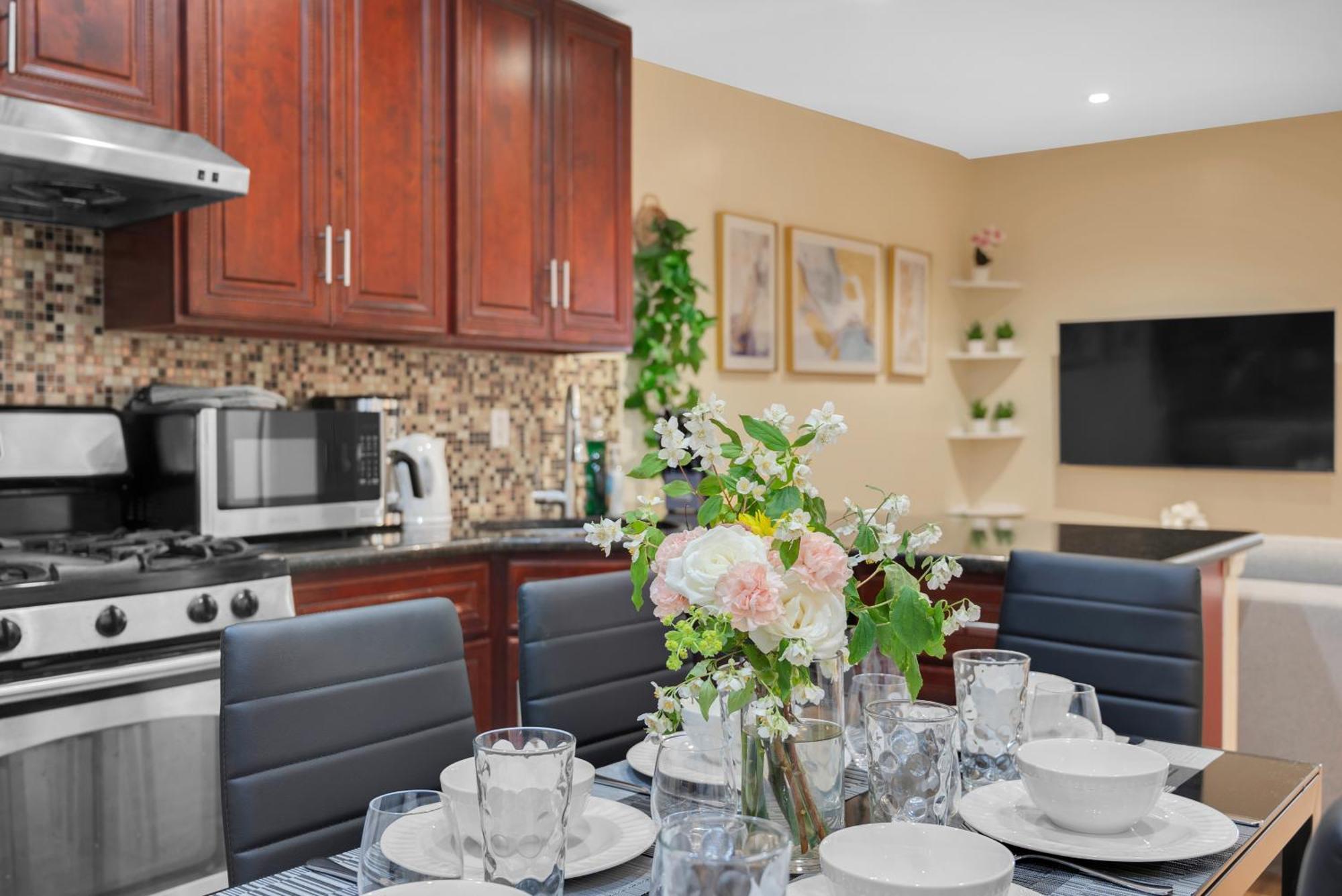 Gorgeous 4 Bedroom 2 Bathroom Nyc Appartement