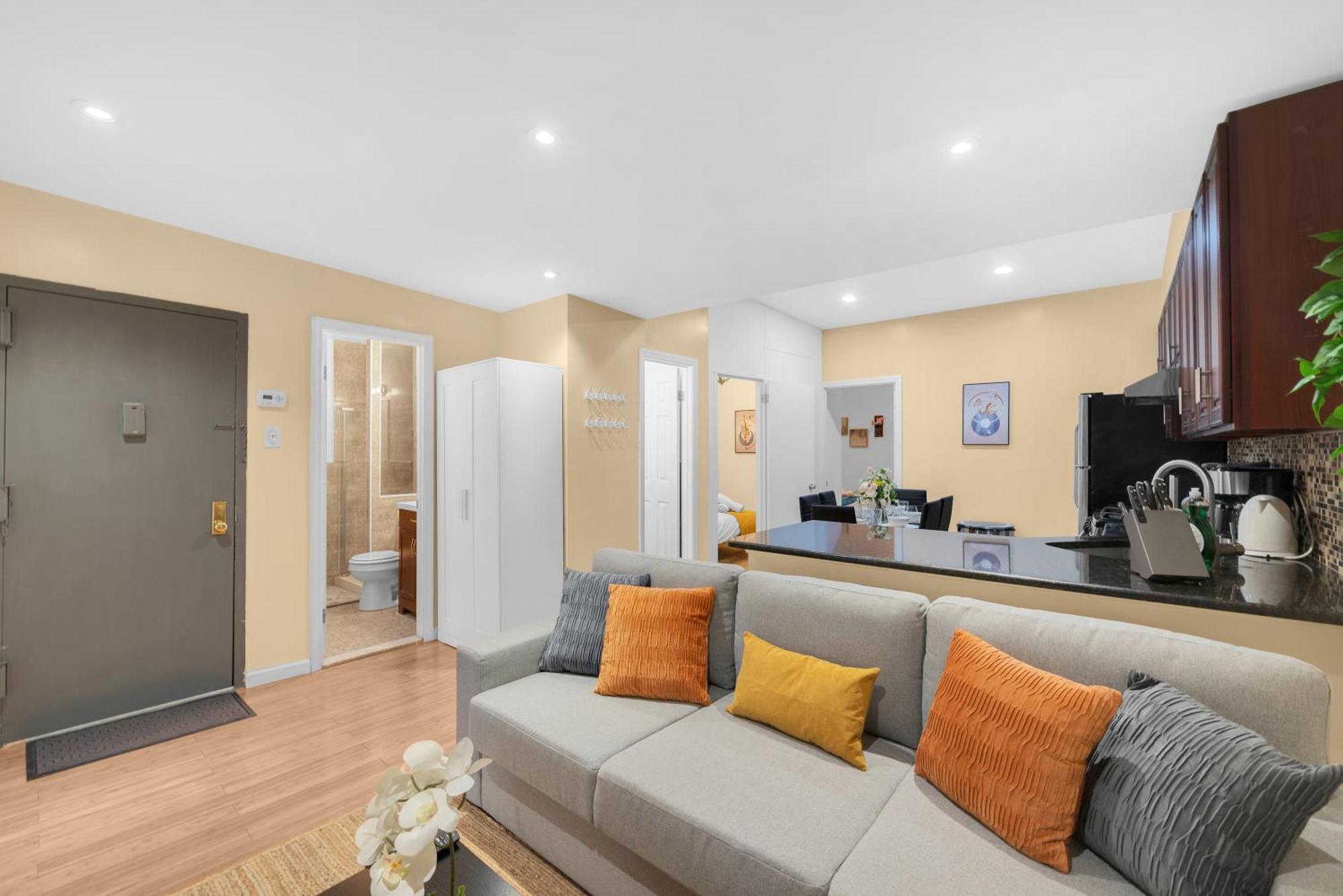 Gorgeous 4 Bedroom 2 Bathroom Nyc Appartement *