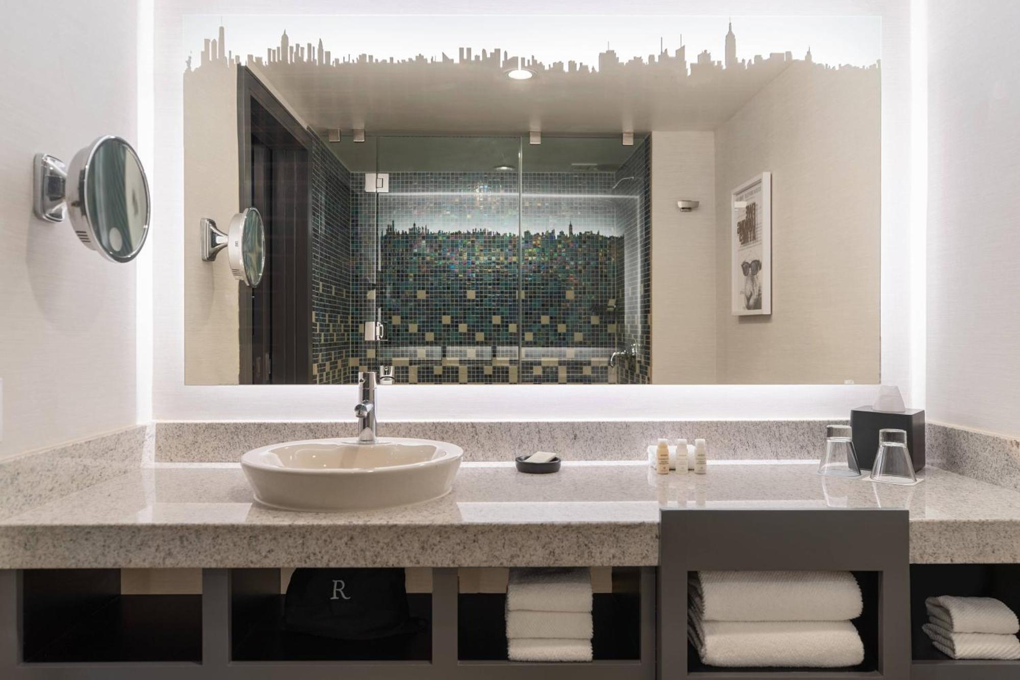 Hotel Renaissance Times Square 4*