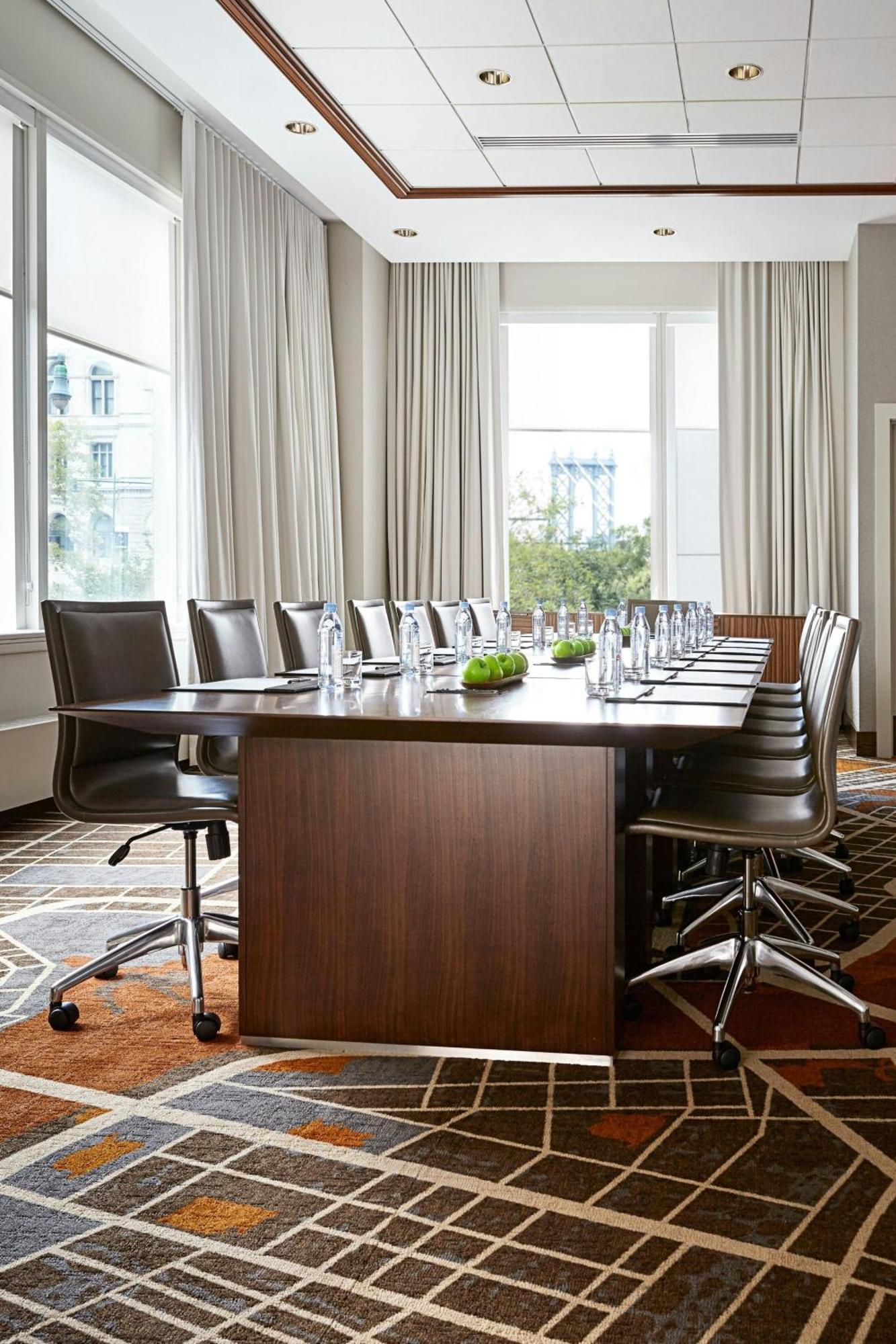 Hotel Marriott At The Brooklyn Bridge 4*