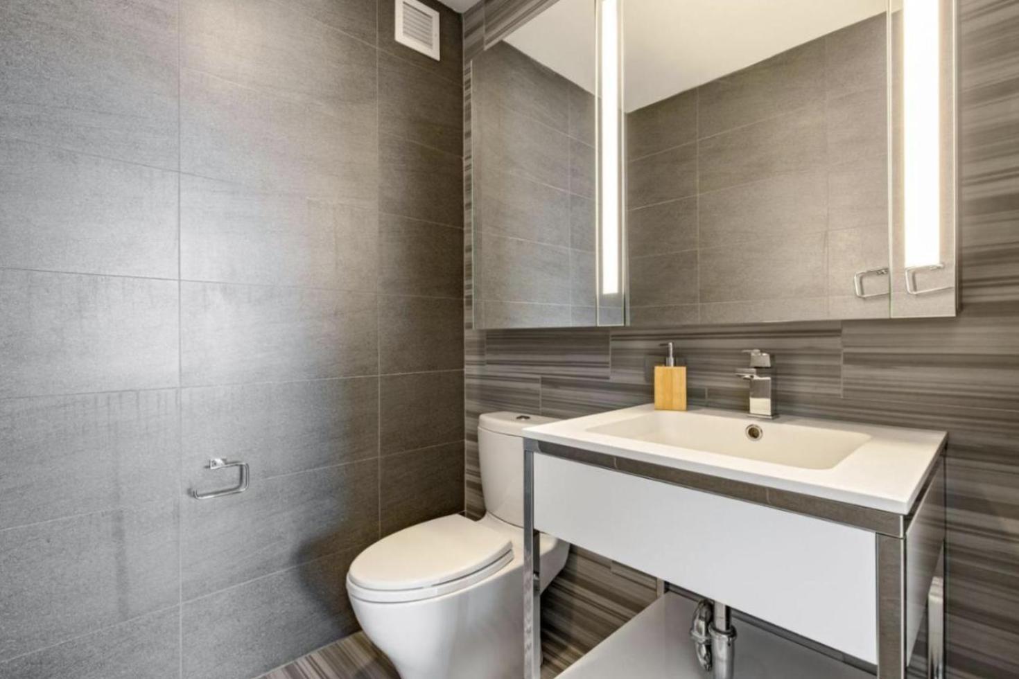 Super Stunning Views With Amazing 2 Beds 1,5 Bath *
