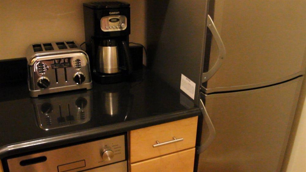 Hotel East Village Suites