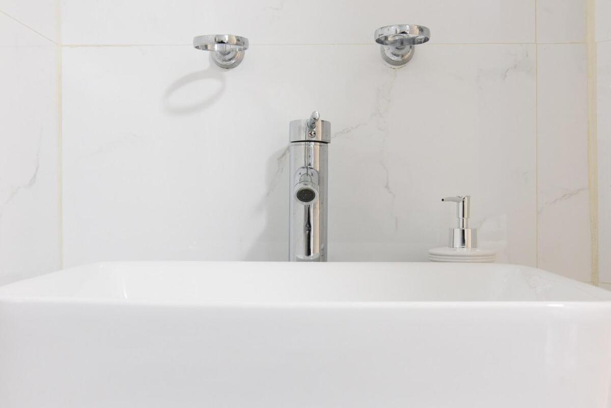 428-4r 2 Bedroom Newly Furnished Appartement *