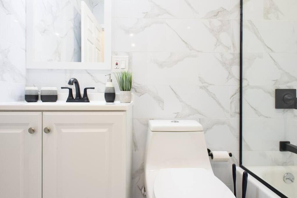 240-9 Luxury Prime Location W&d * New York